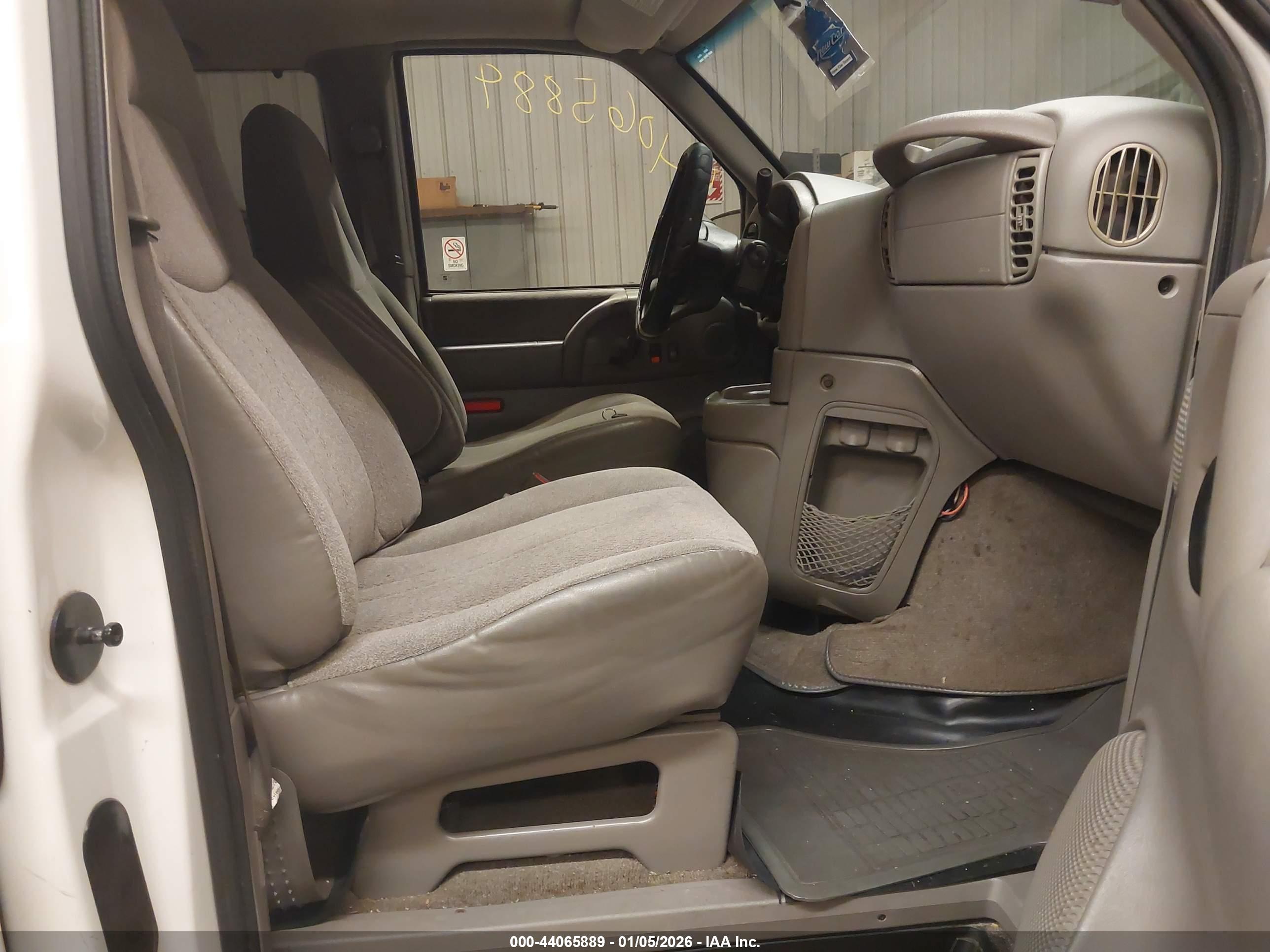 CHEVROLET ASTRO image 5