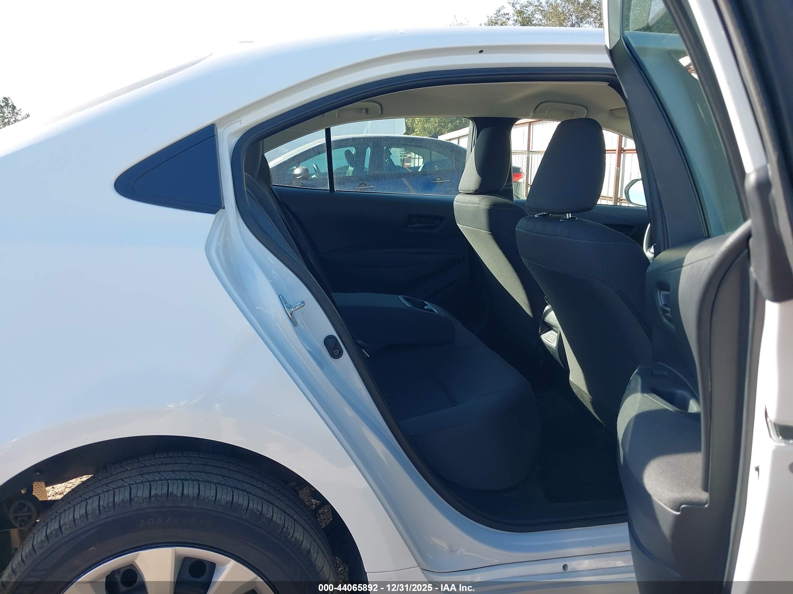 TOYOTA COROLLA image 8