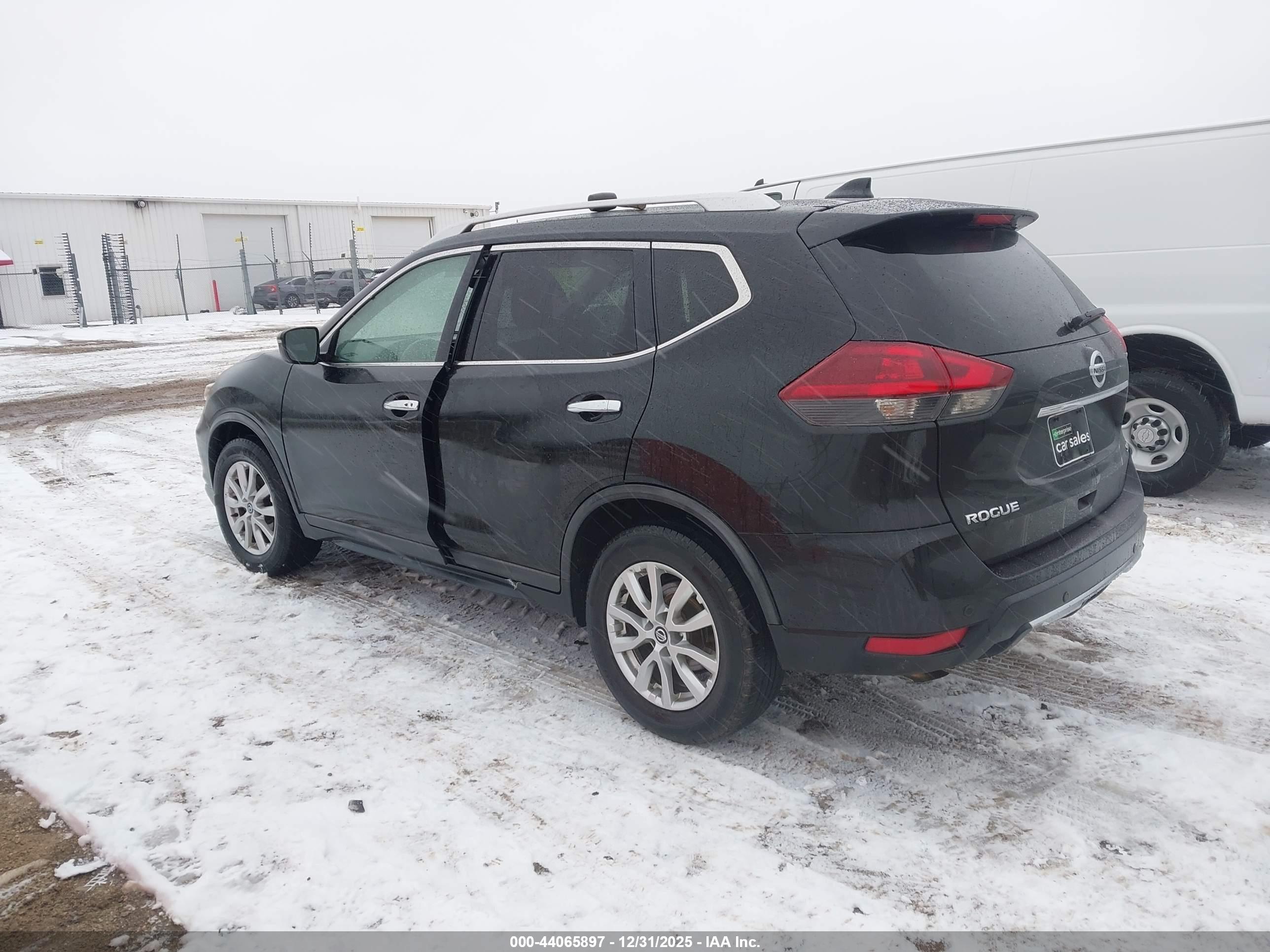 NISSAN ROGUE image 3