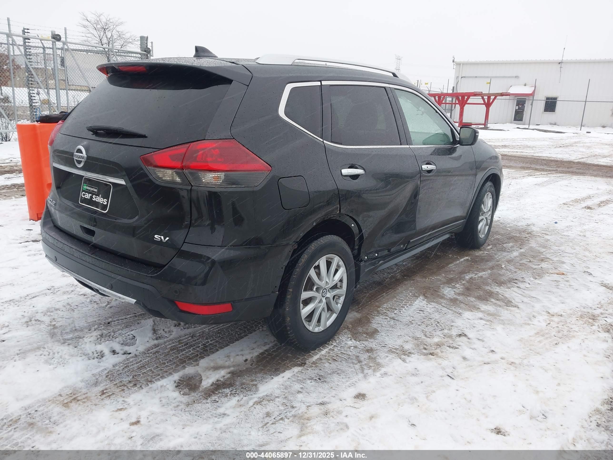 NISSAN ROGUE image 4