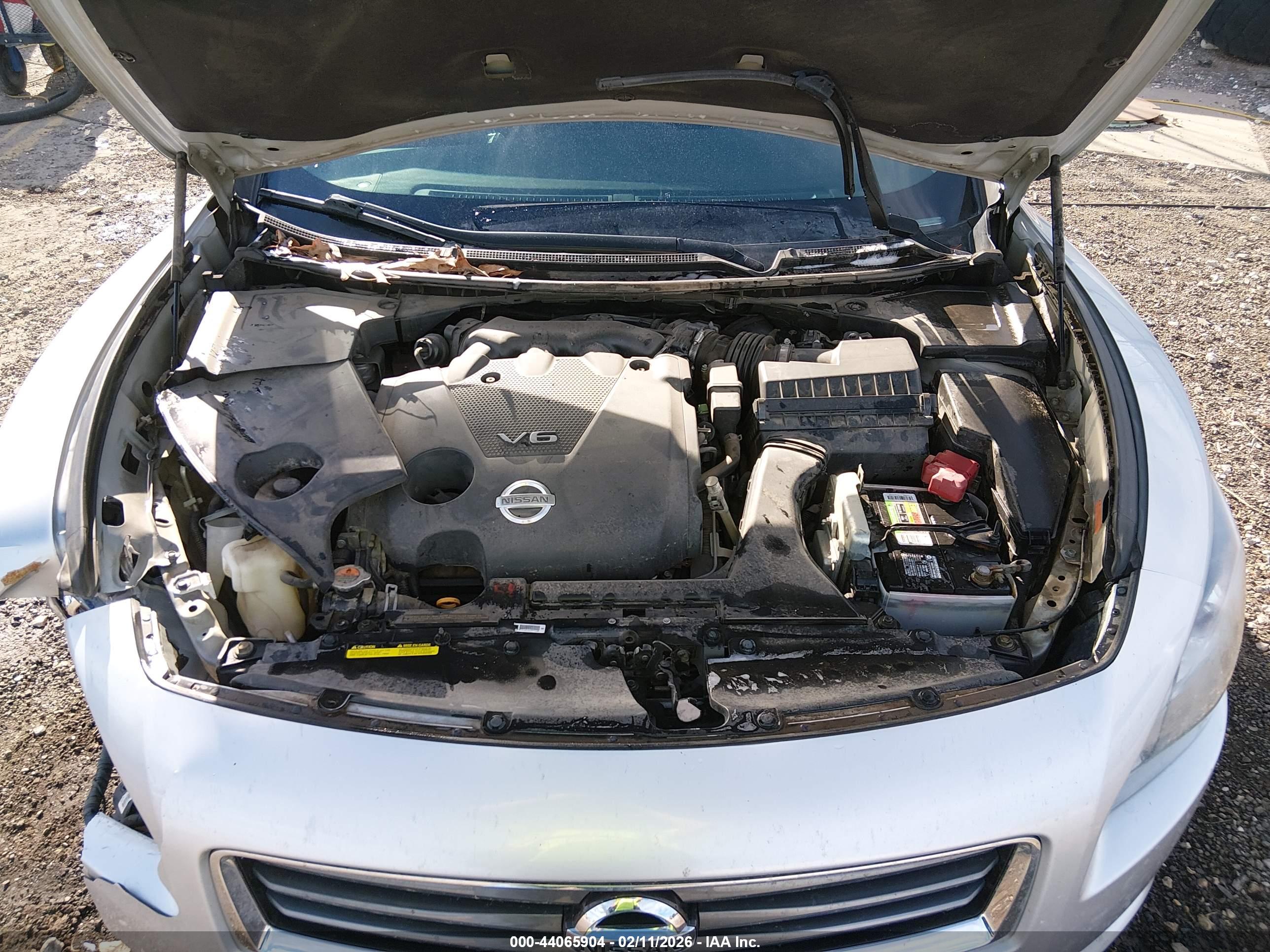 NISSAN MAXIMA image 10