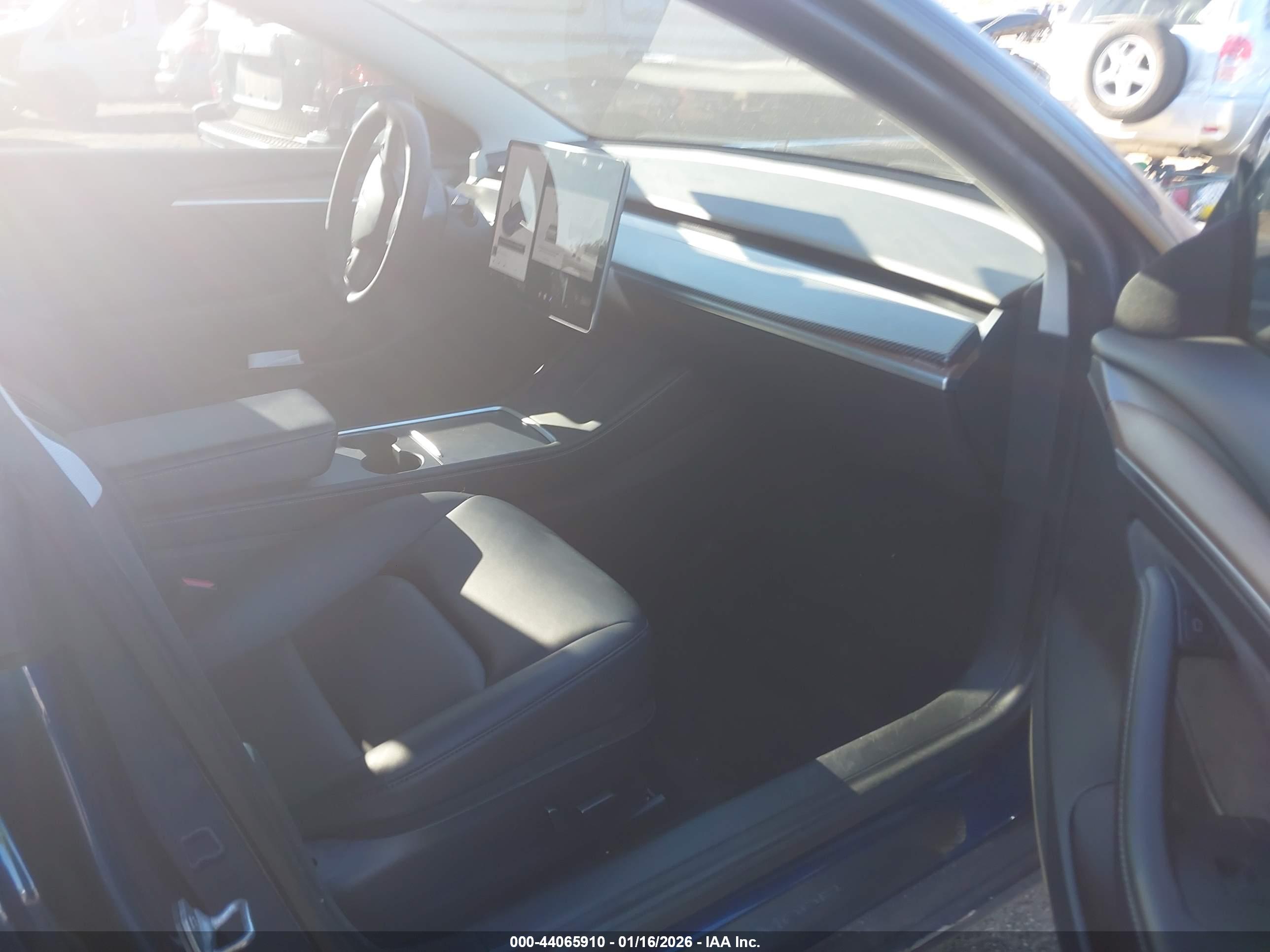 TESLA MODEL image 5