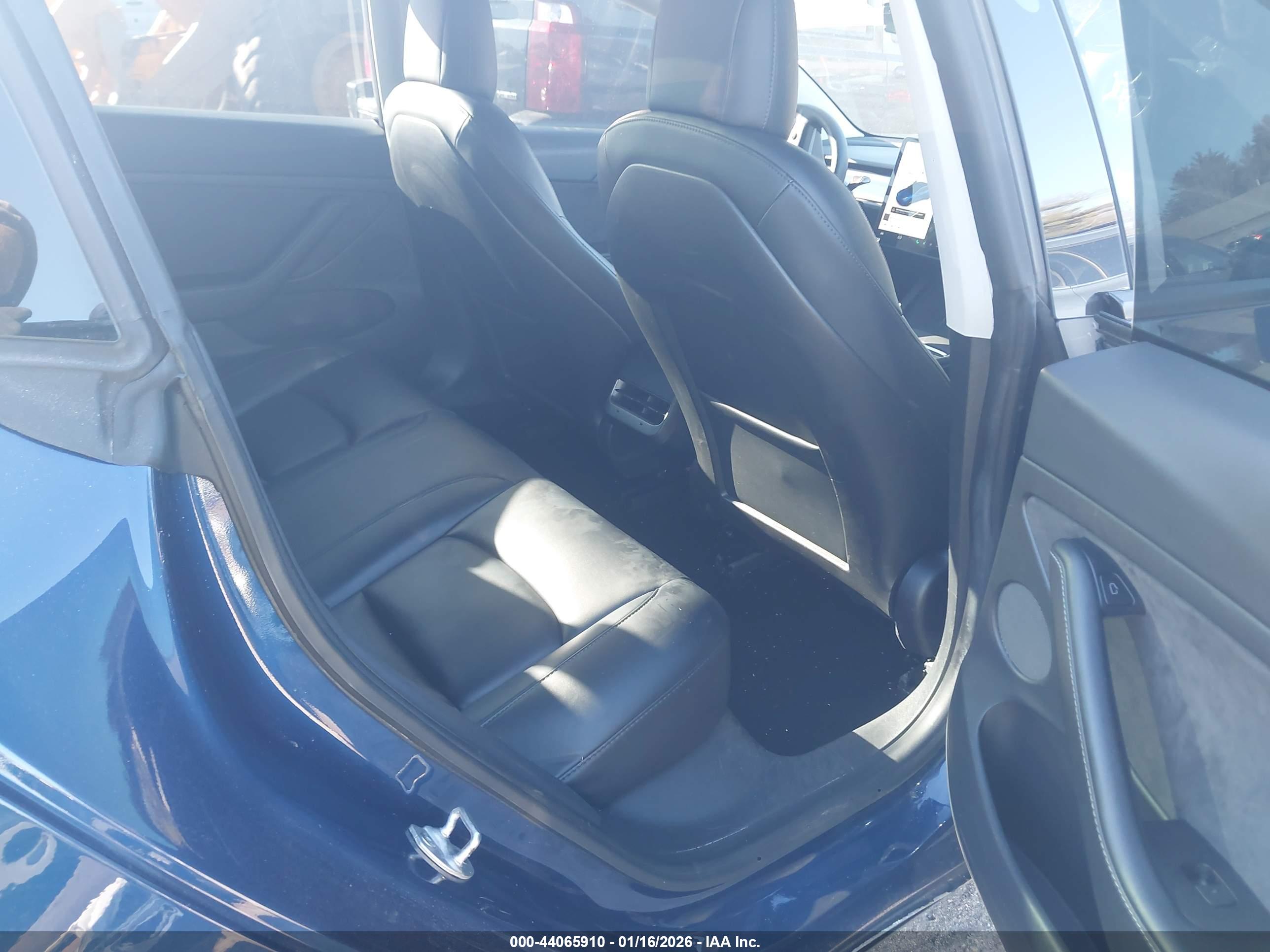 TESLA MODEL image 8