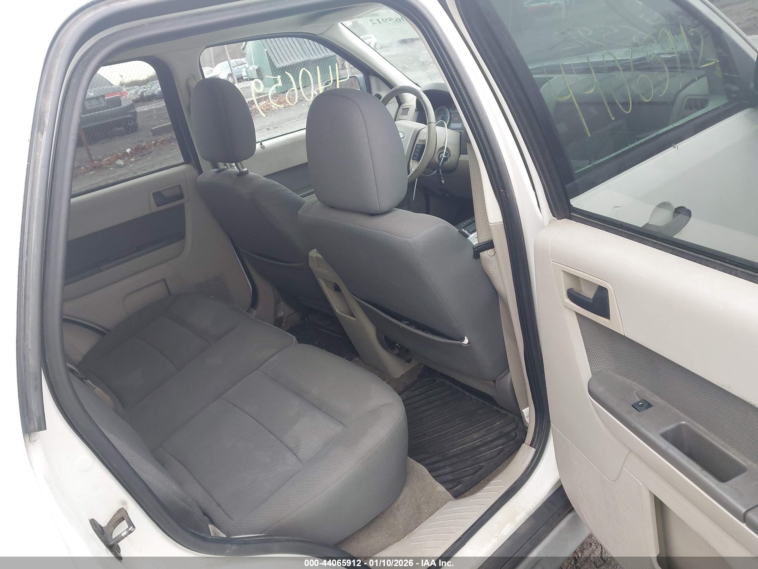 FORD ESCAPE image 8