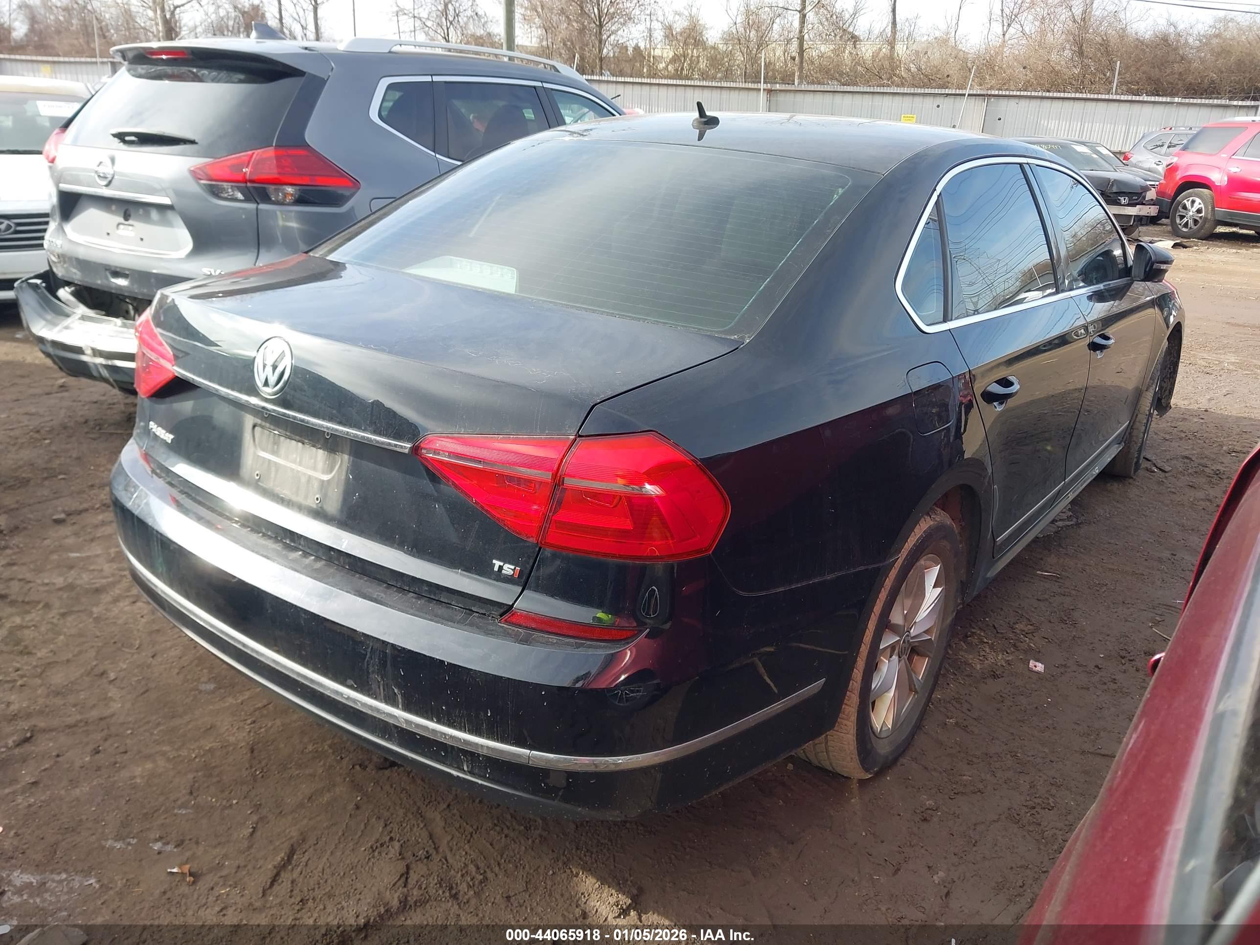 VOLKSWAGEN PASSAT image 4