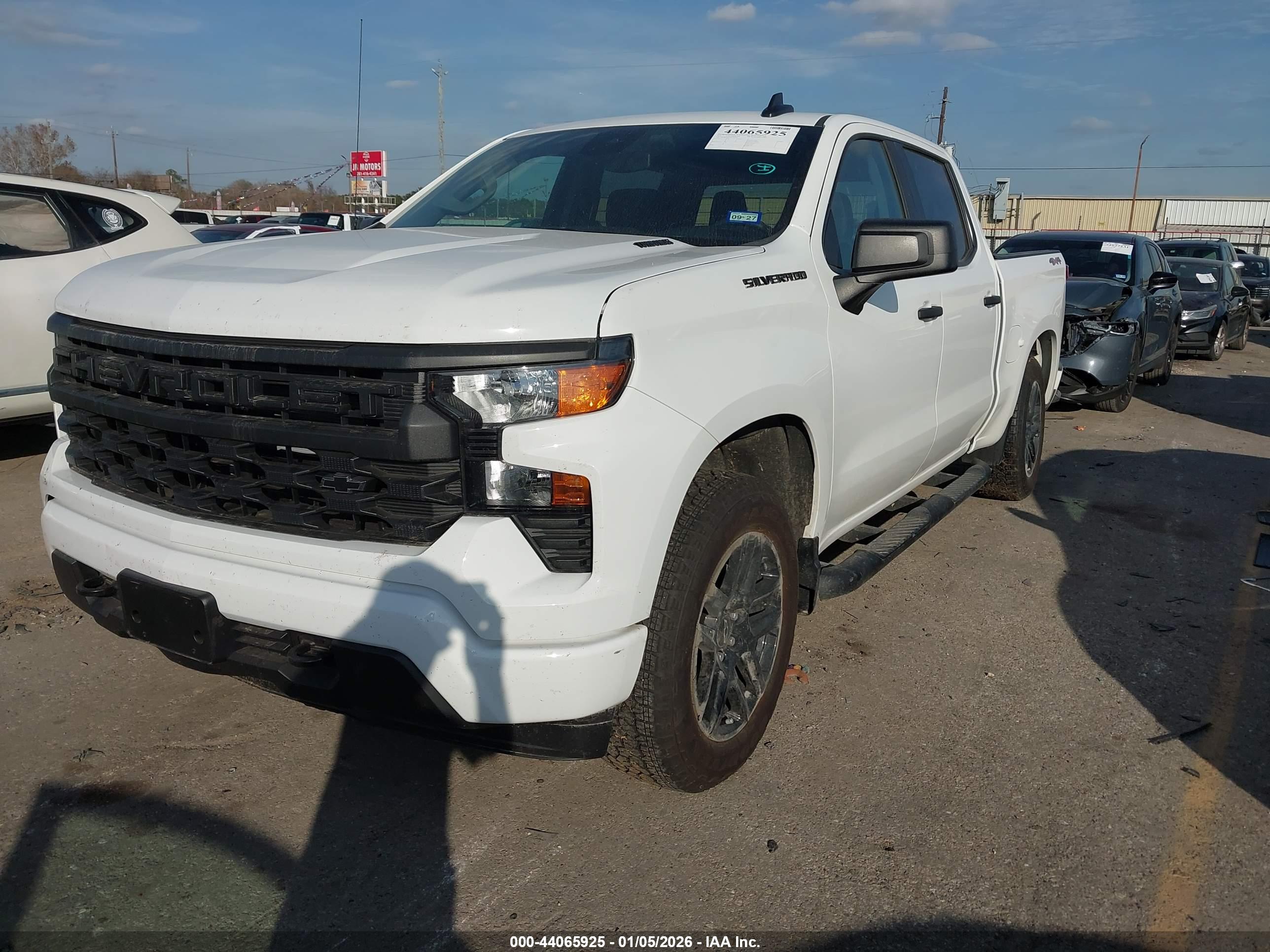 CHEVROLET SILVERADO image 2
