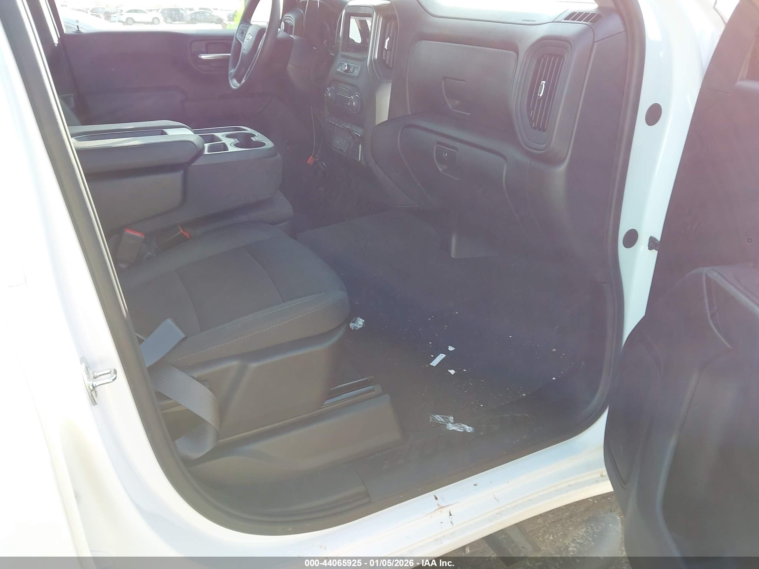 CHEVROLET SILVERADO image 5