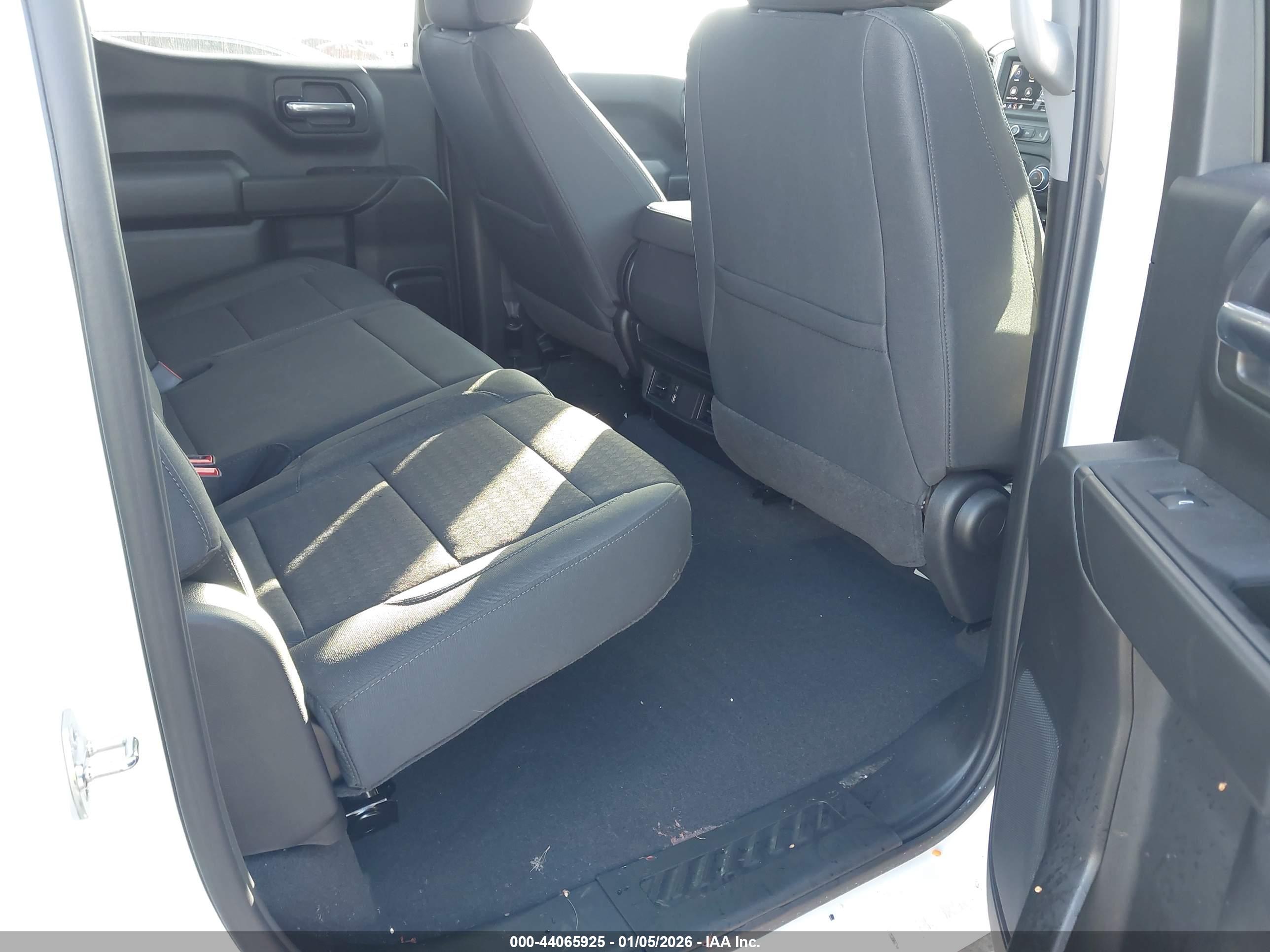CHEVROLET SILVERADO image 8