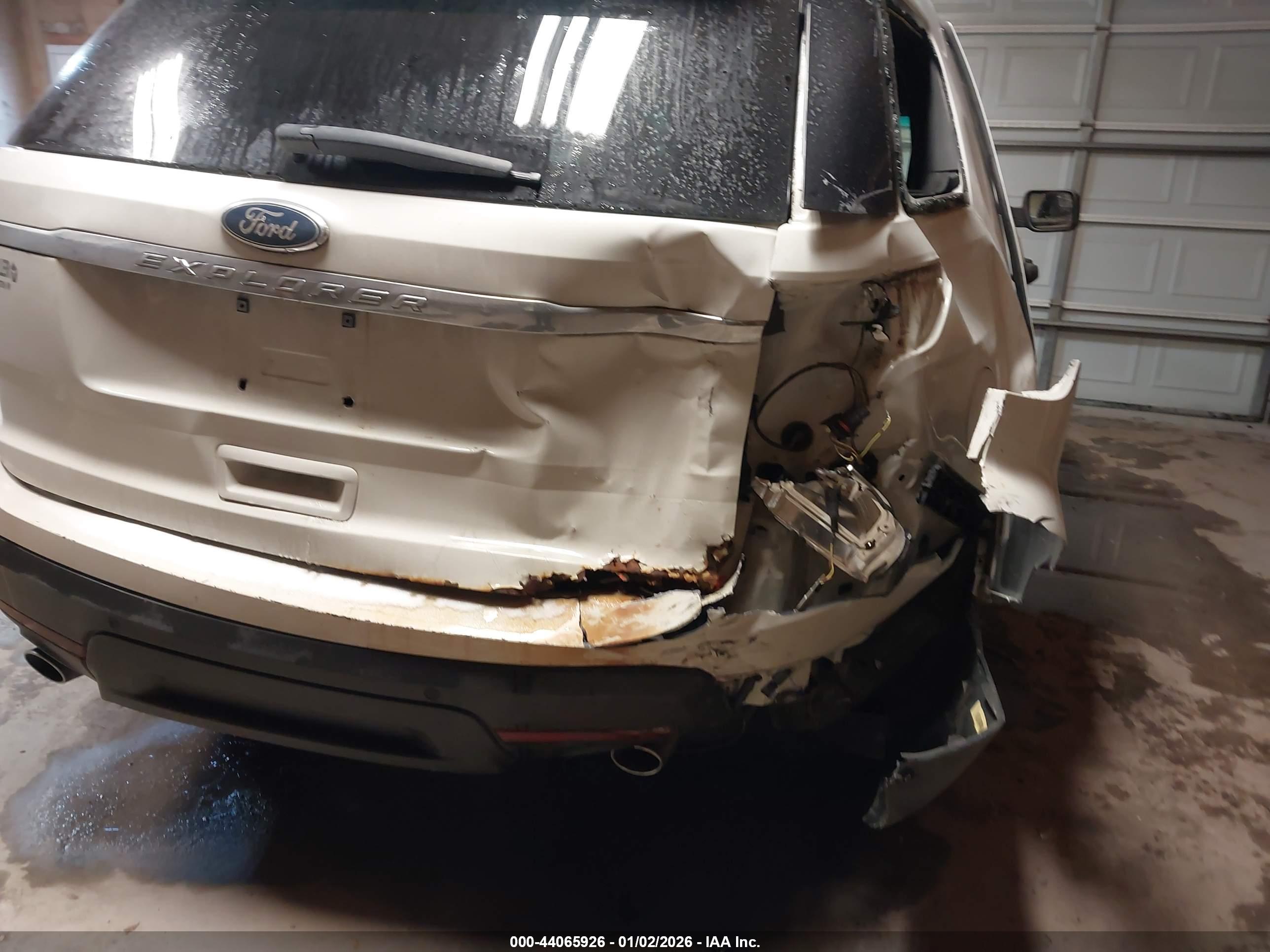 FORD EXPLORER image 6