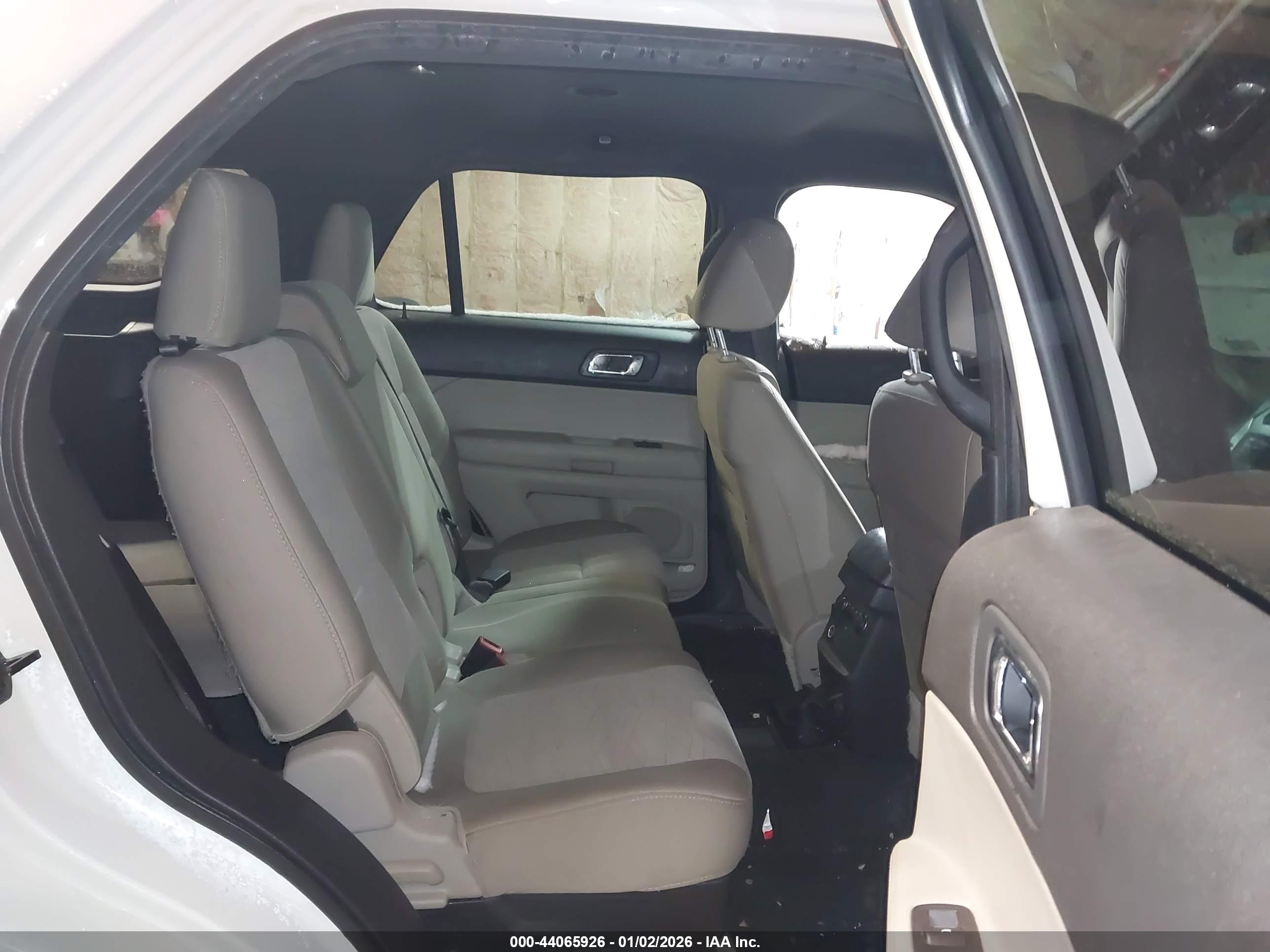 FORD EXPLORER image 8