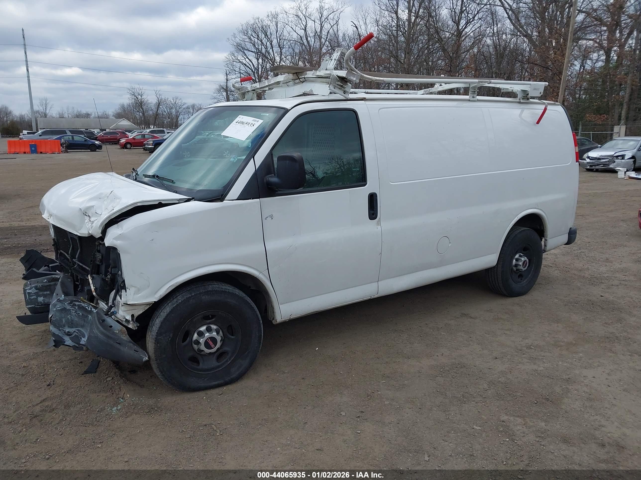 GMC SAVANA image 2