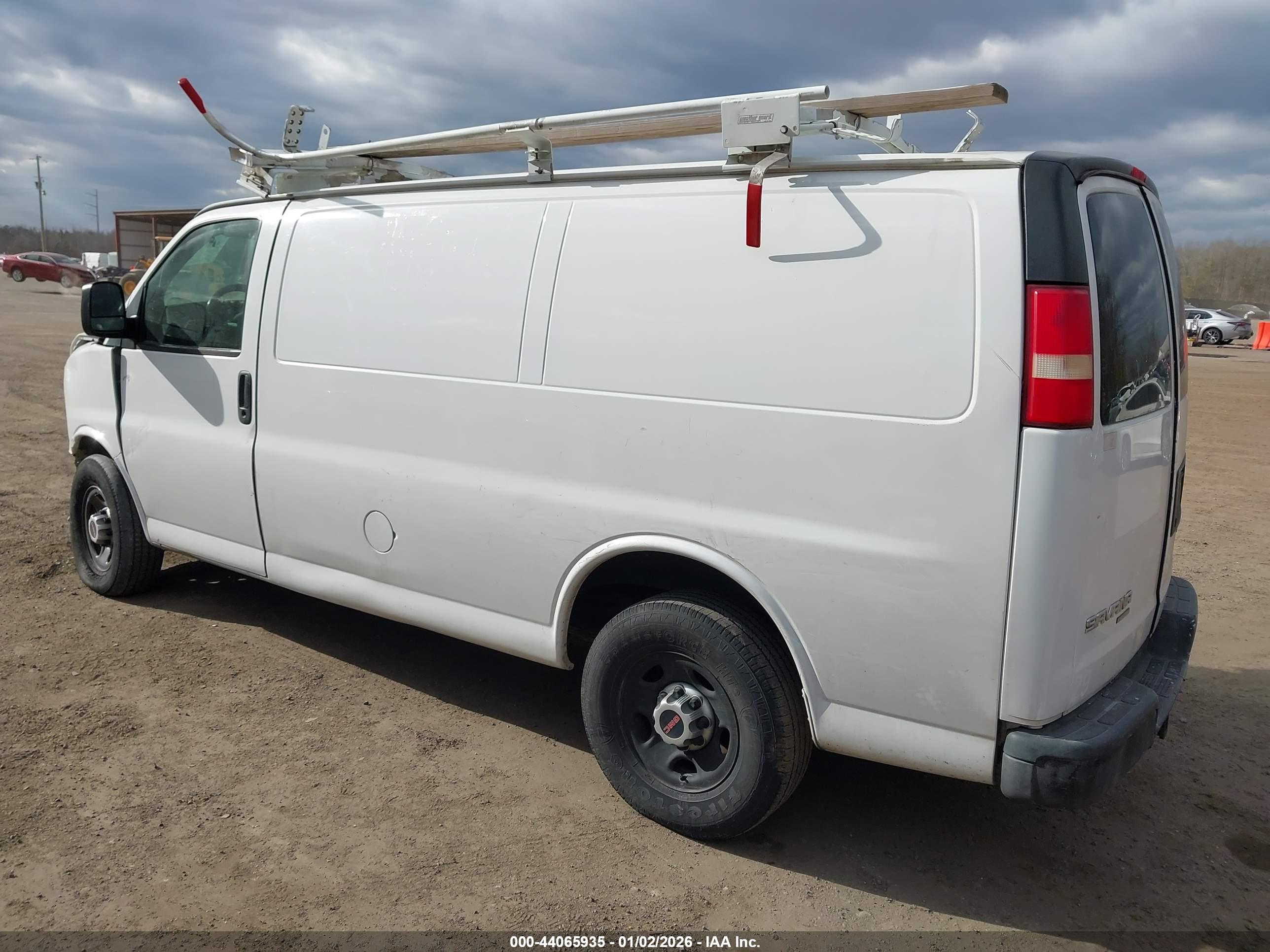 GMC SAVANA image 3