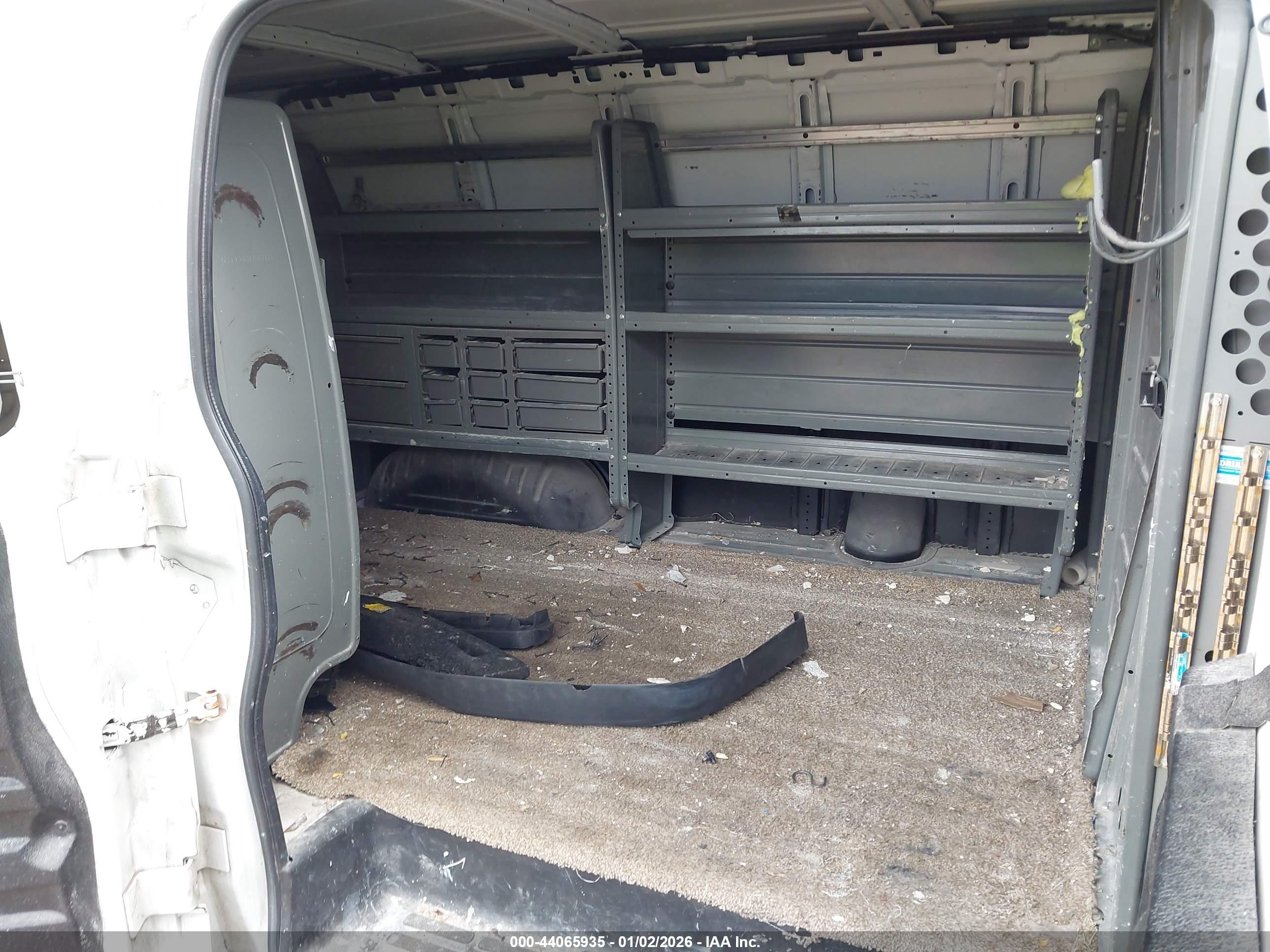 GMC SAVANA image 8
