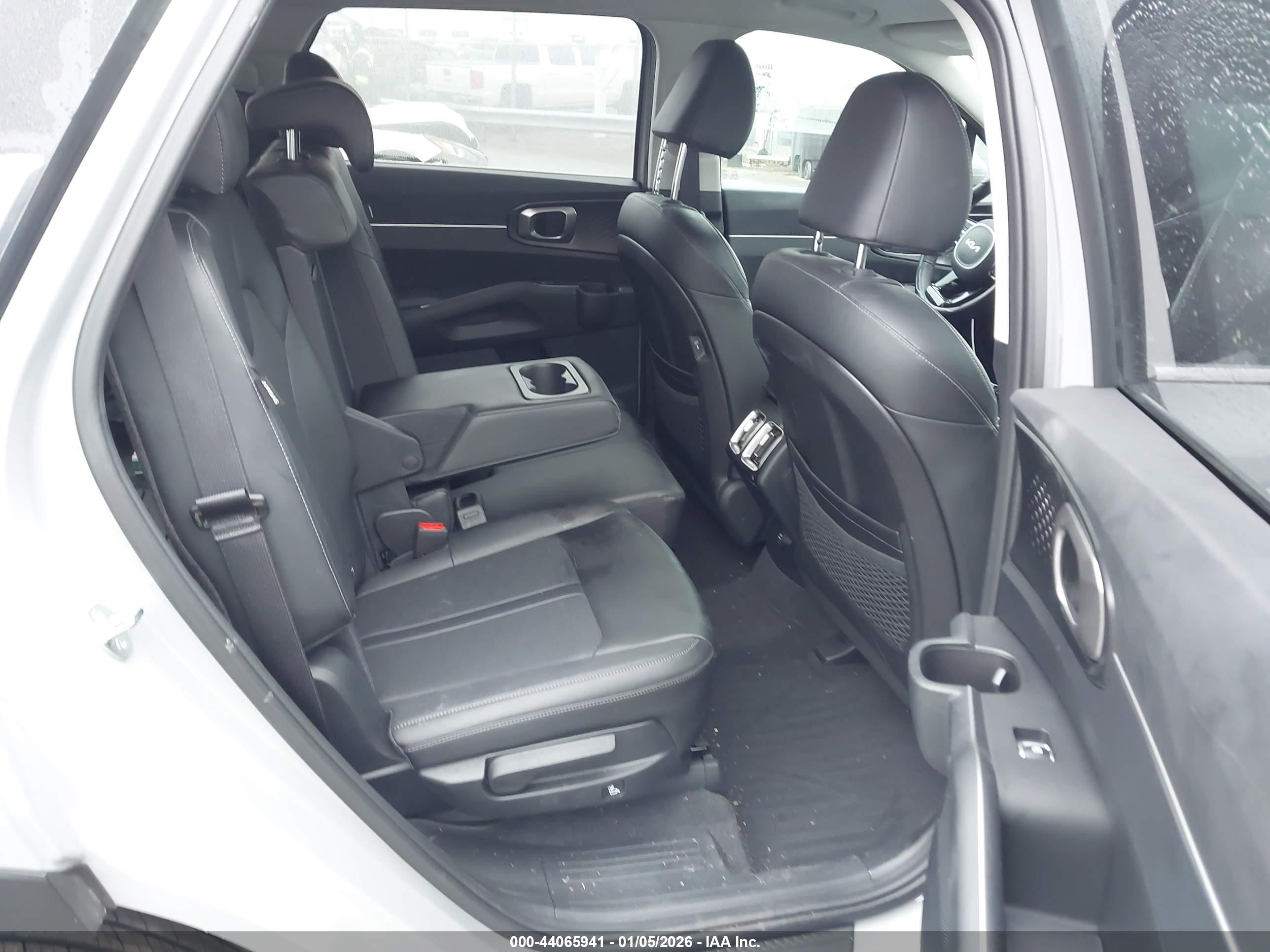 KIA SORENTO image 8