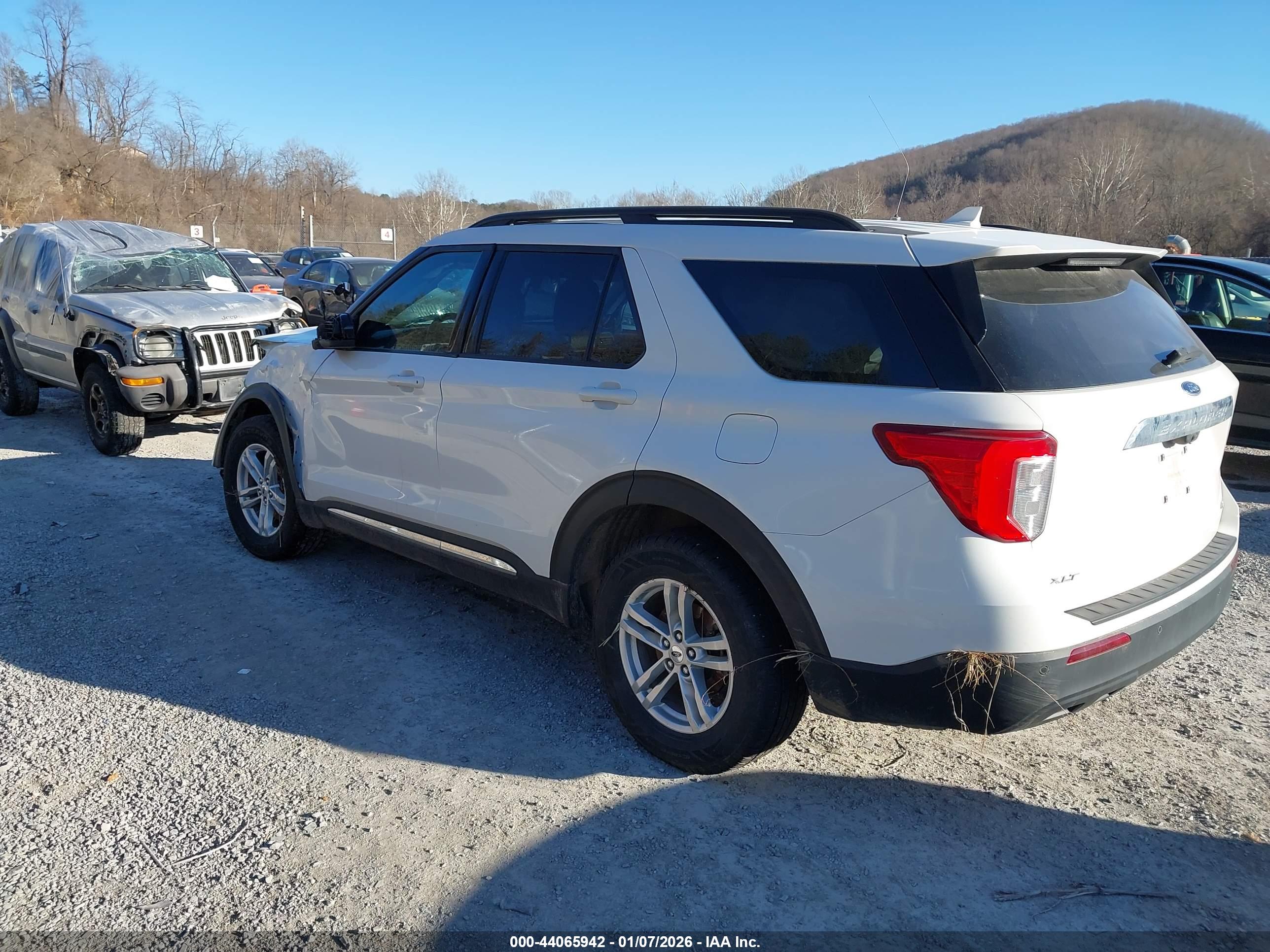 FORD EXPLORER image 3
