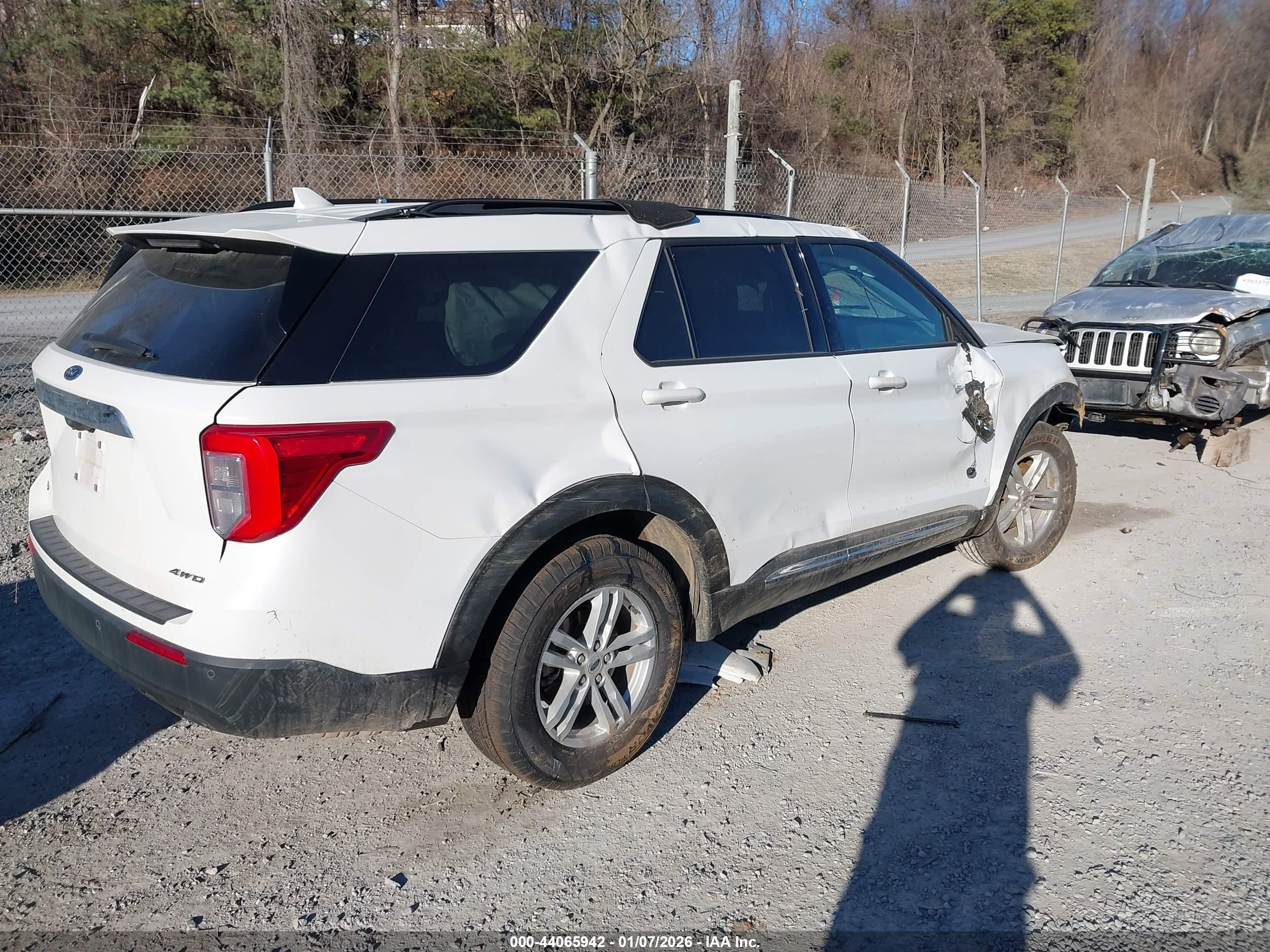 FORD EXPLORER image 4