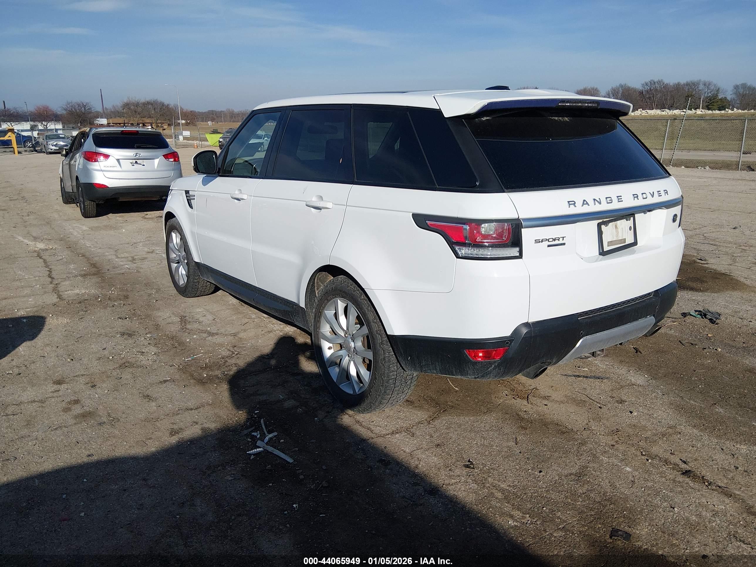 LAND ROVER image 3