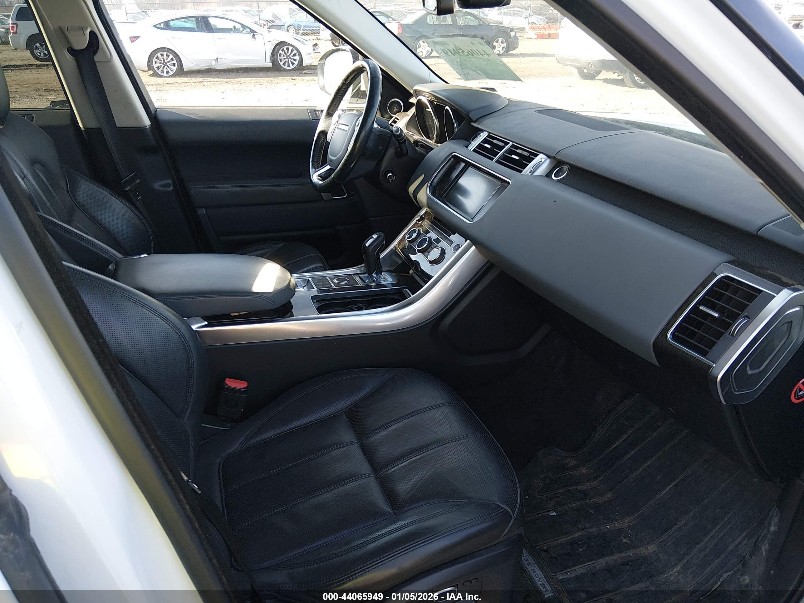 LAND ROVER image 5