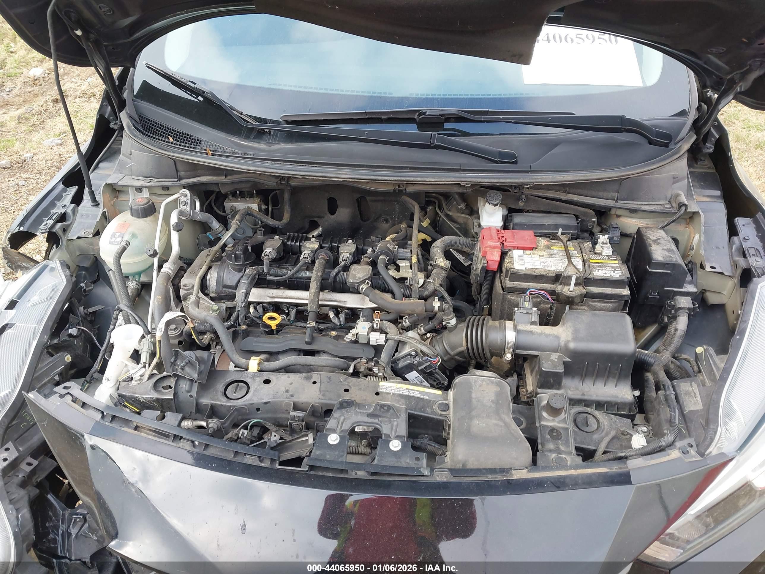 NISSAN VERSA image 10