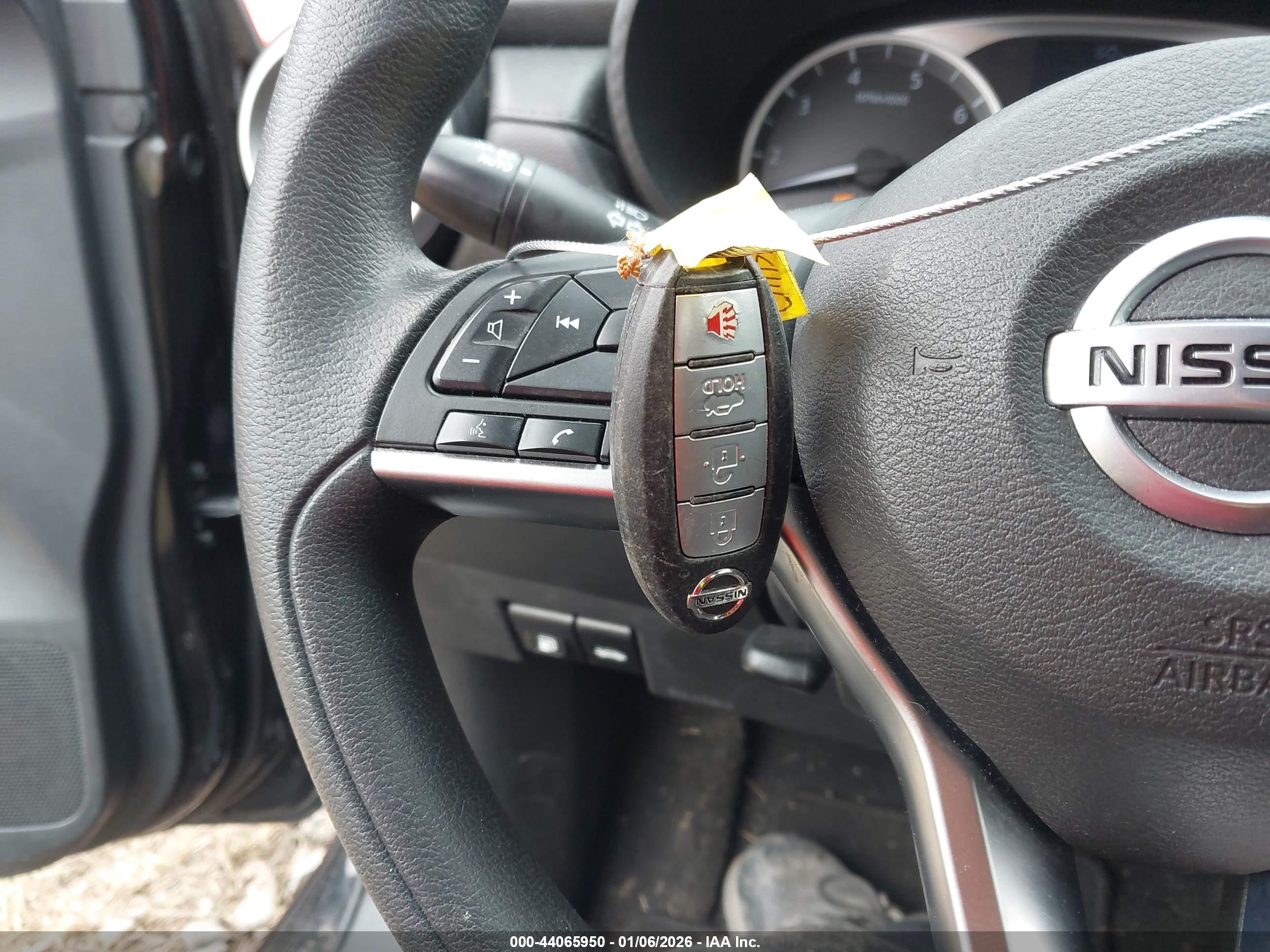 NISSAN VERSA image 11
