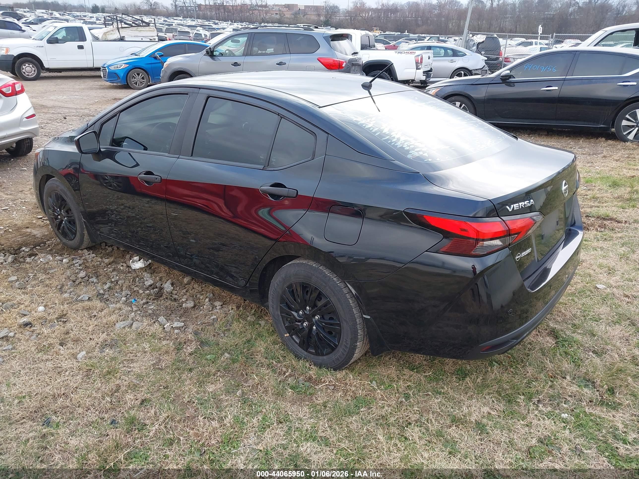 NISSAN VERSA image 3
