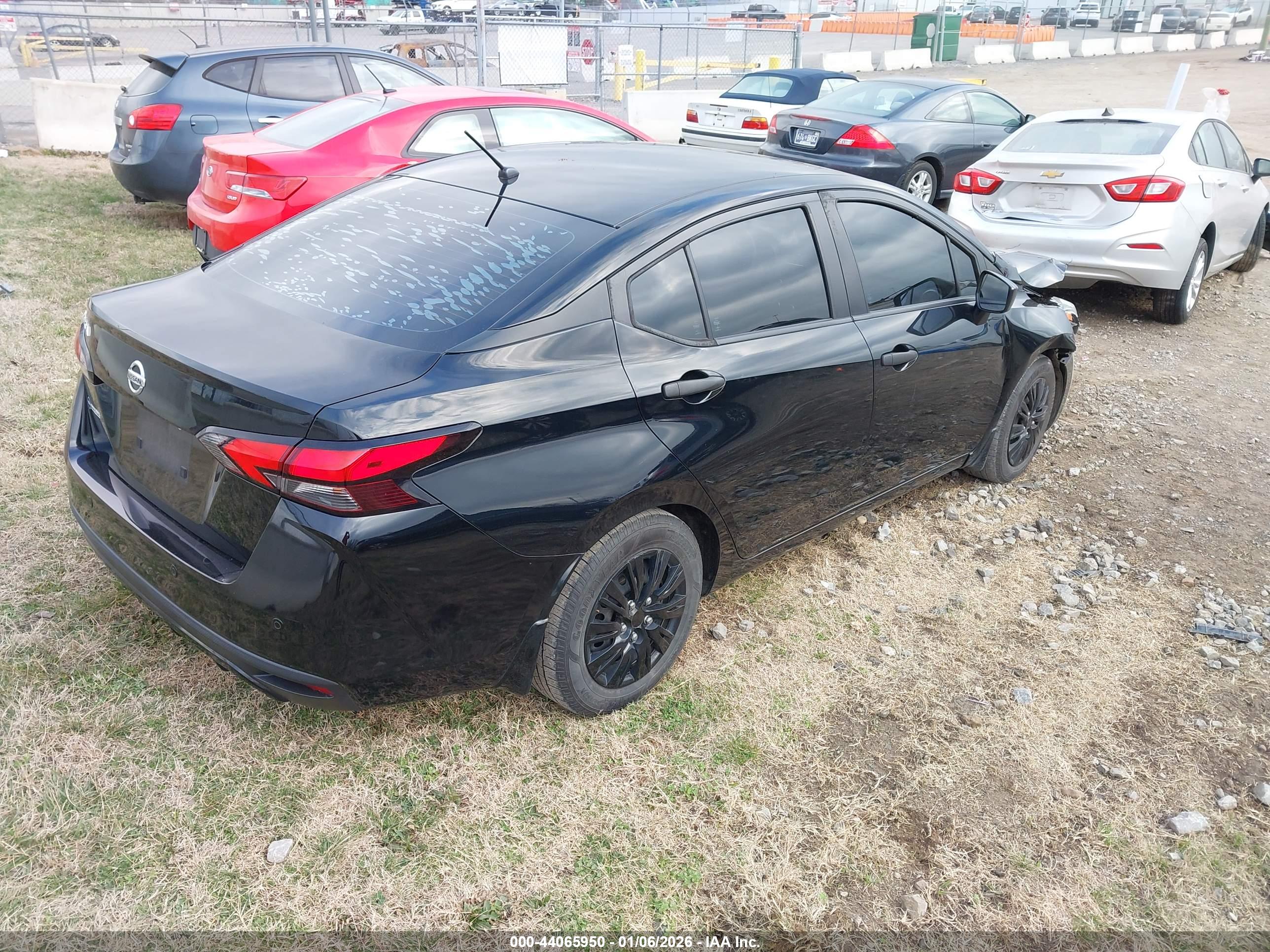 NISSAN VERSA image 4