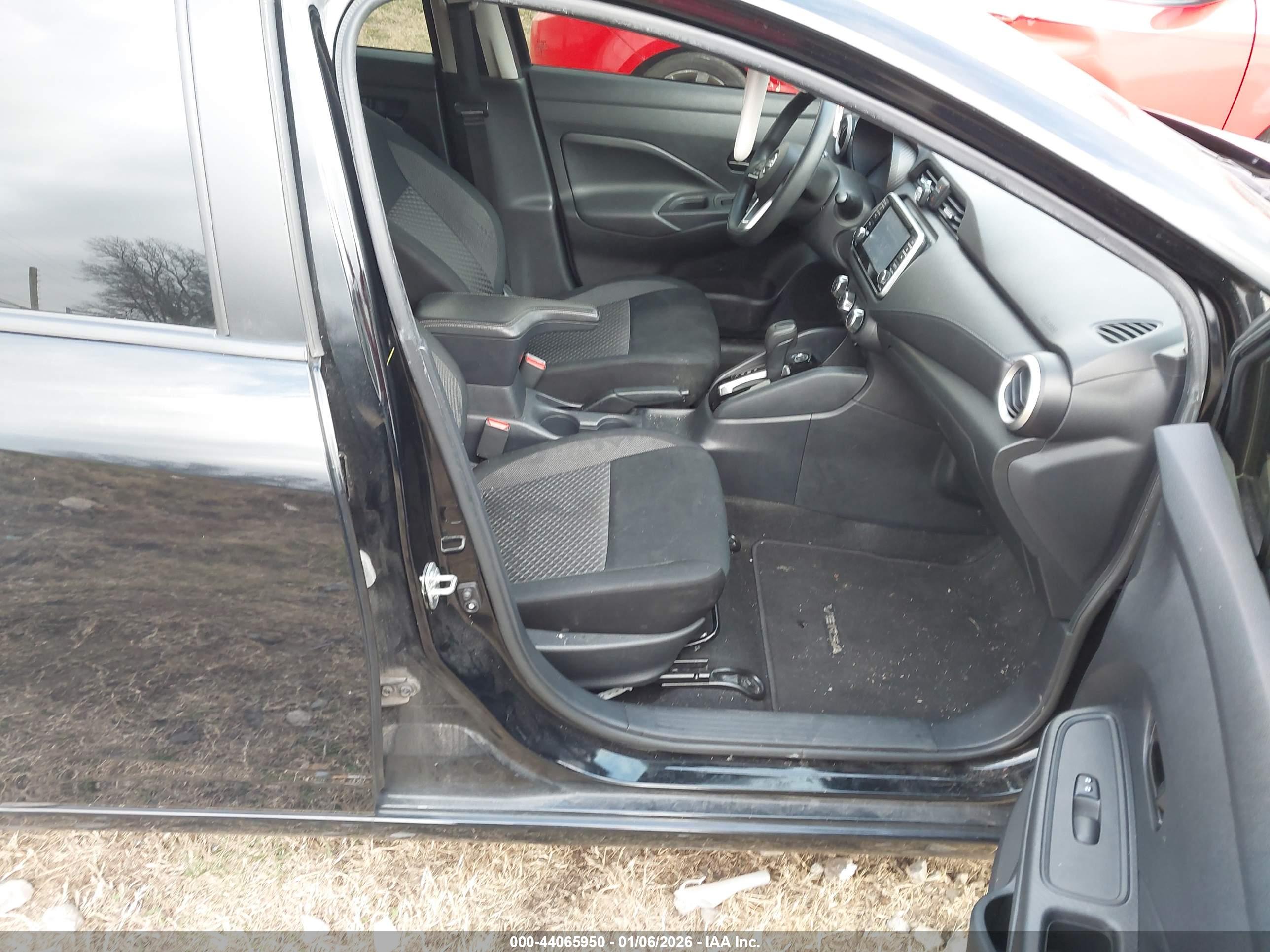 NISSAN VERSA image 5