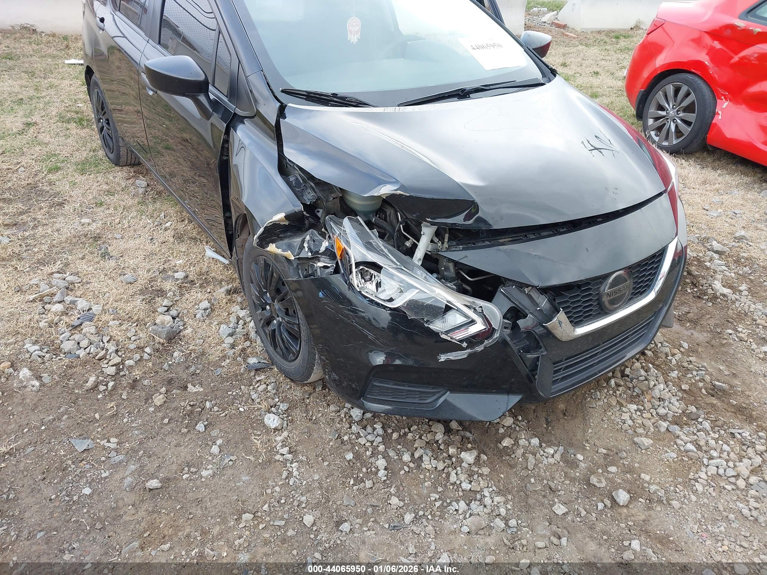 NISSAN VERSA image 6