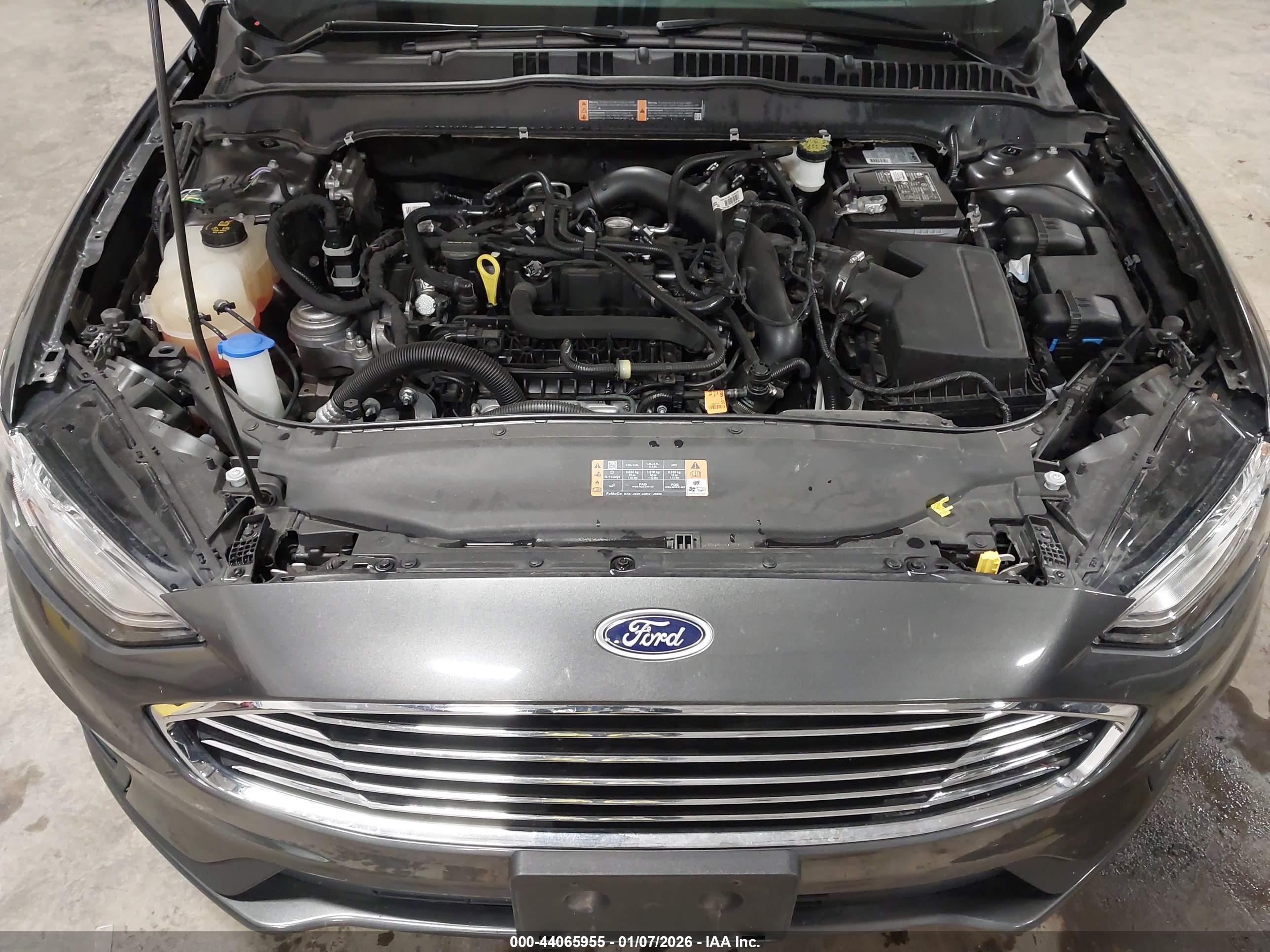 FORD FUSION image 10