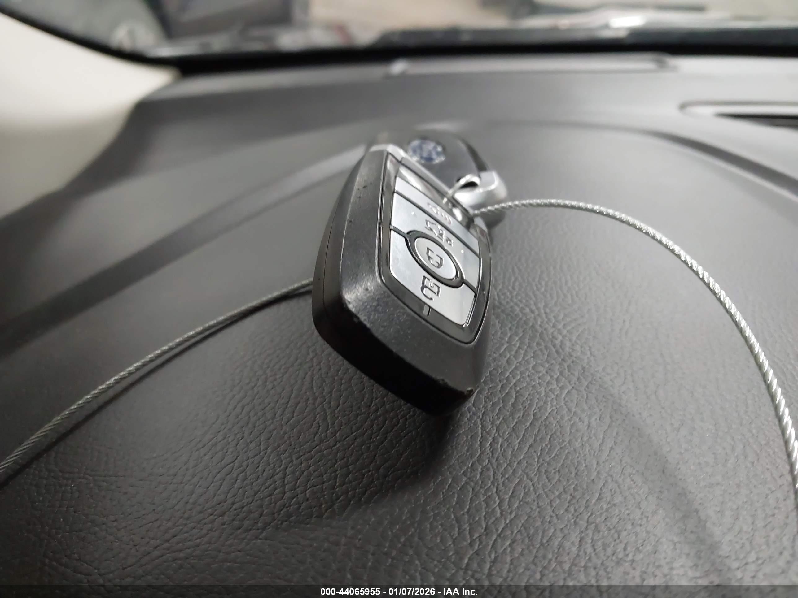 FORD FUSION image 11
