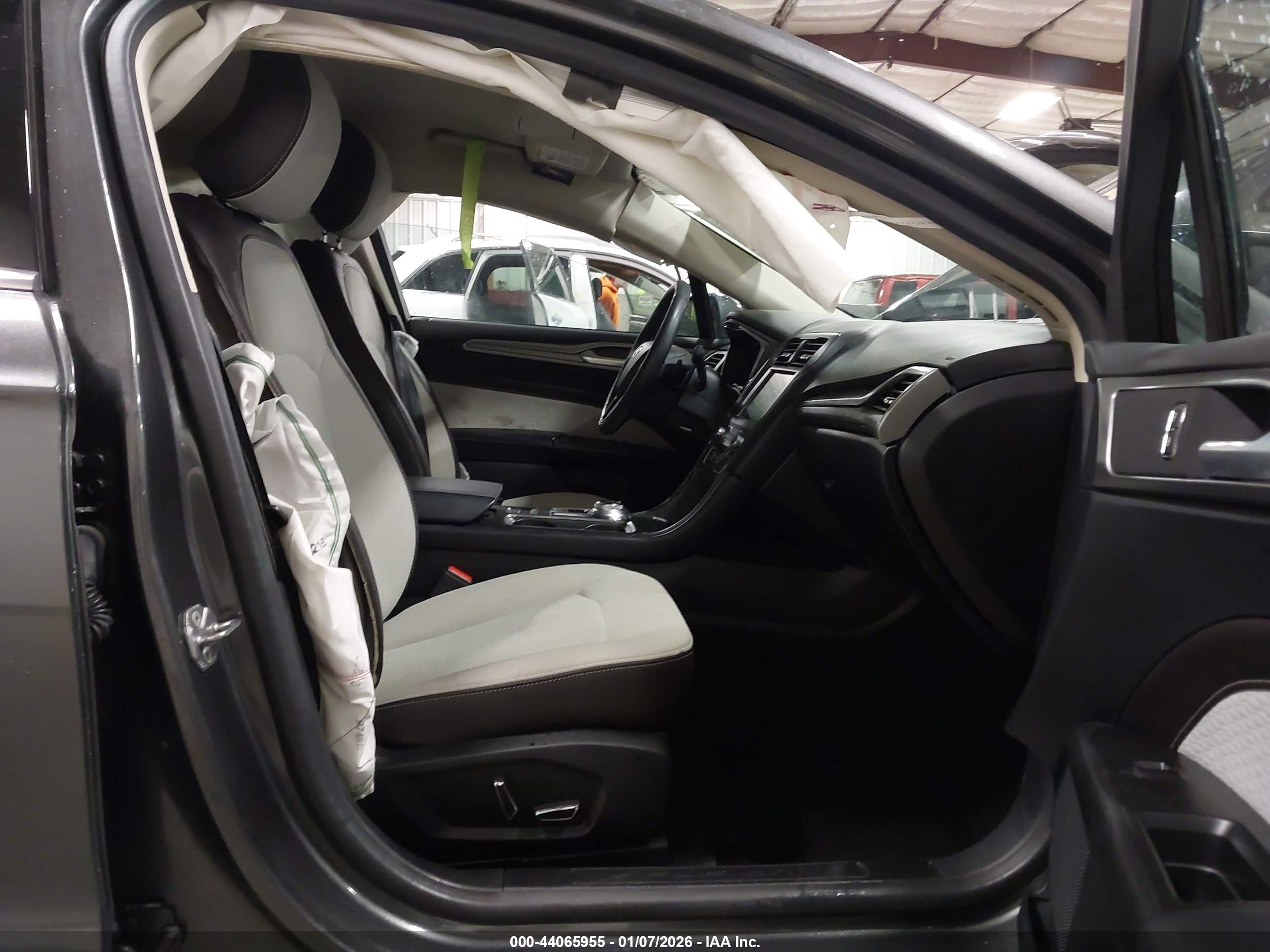 FORD FUSION image 5