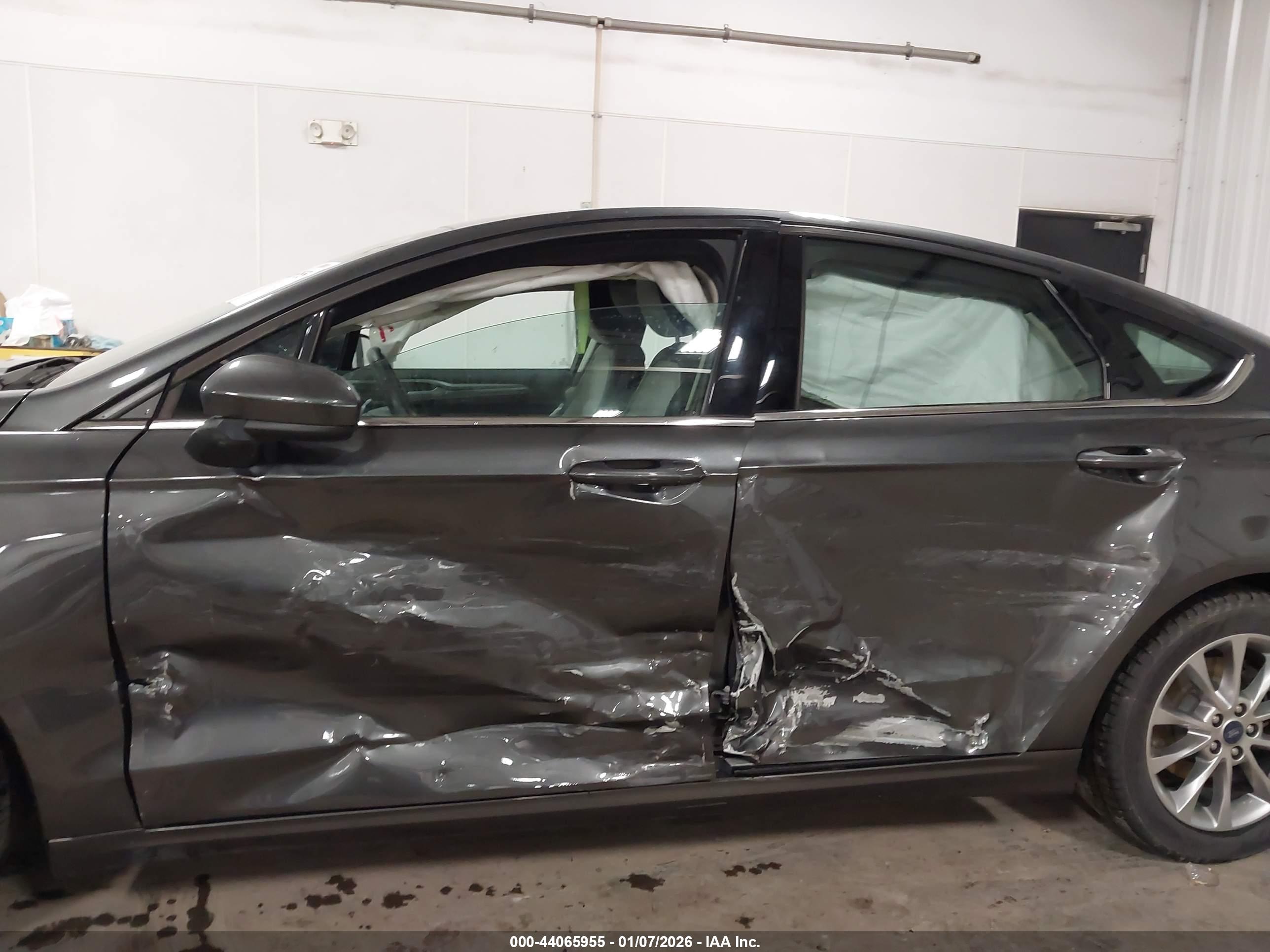 FORD FUSION image 6
