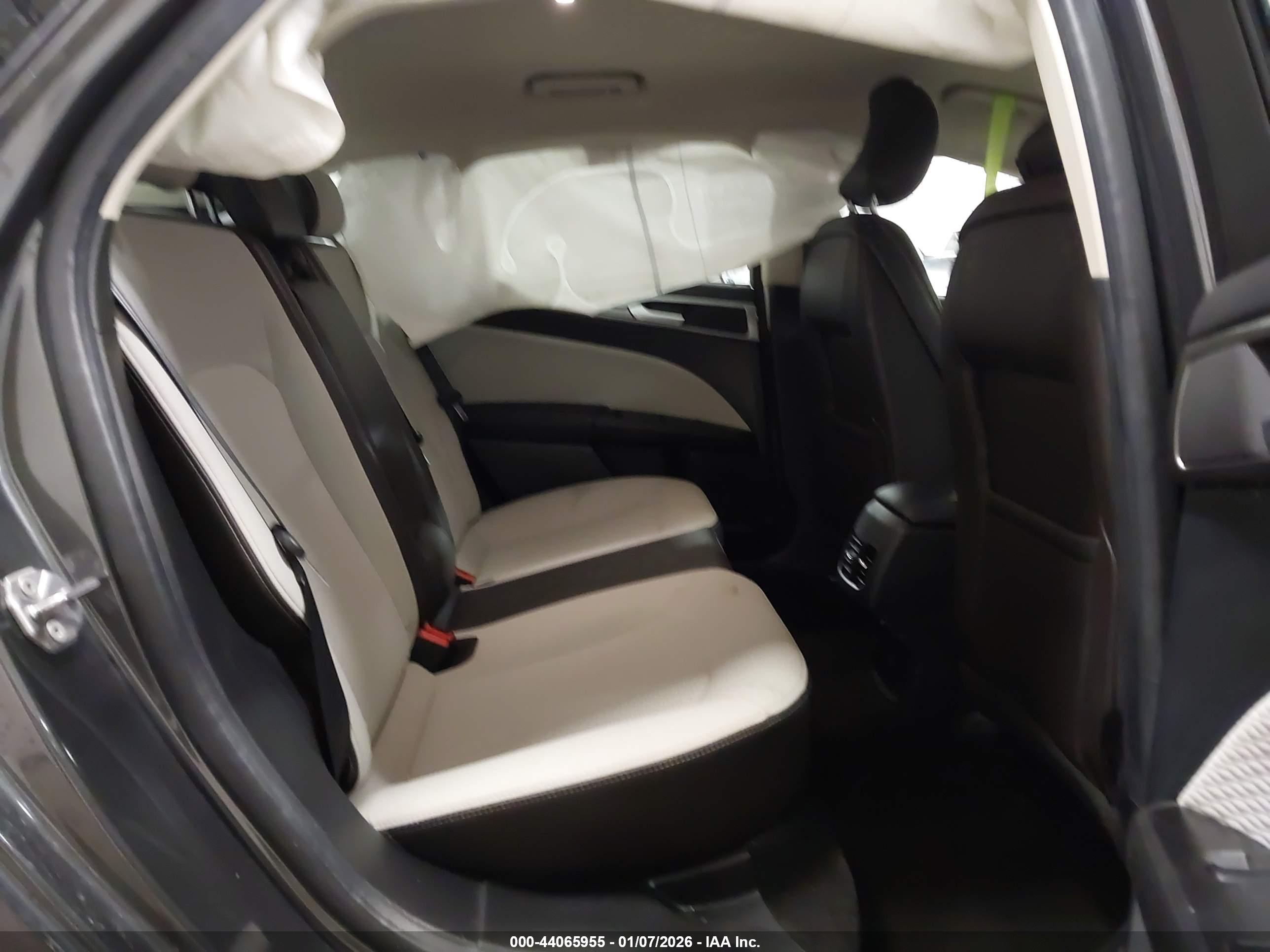 FORD FUSION image 8