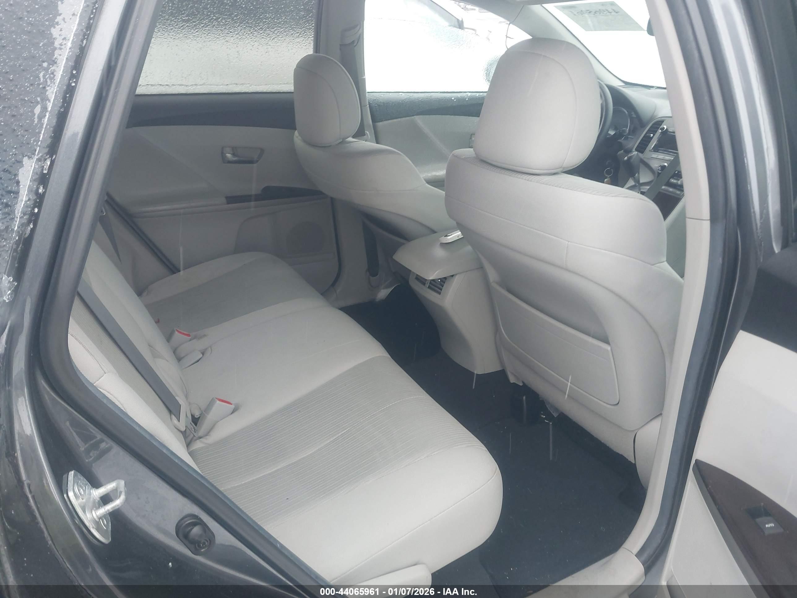TOYOTA VENZA image 8