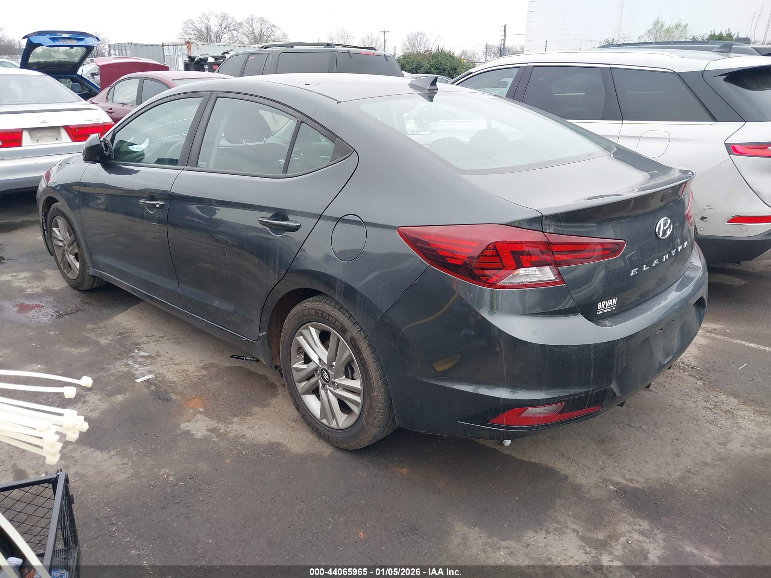HYUNDAI ELANTRA image 3