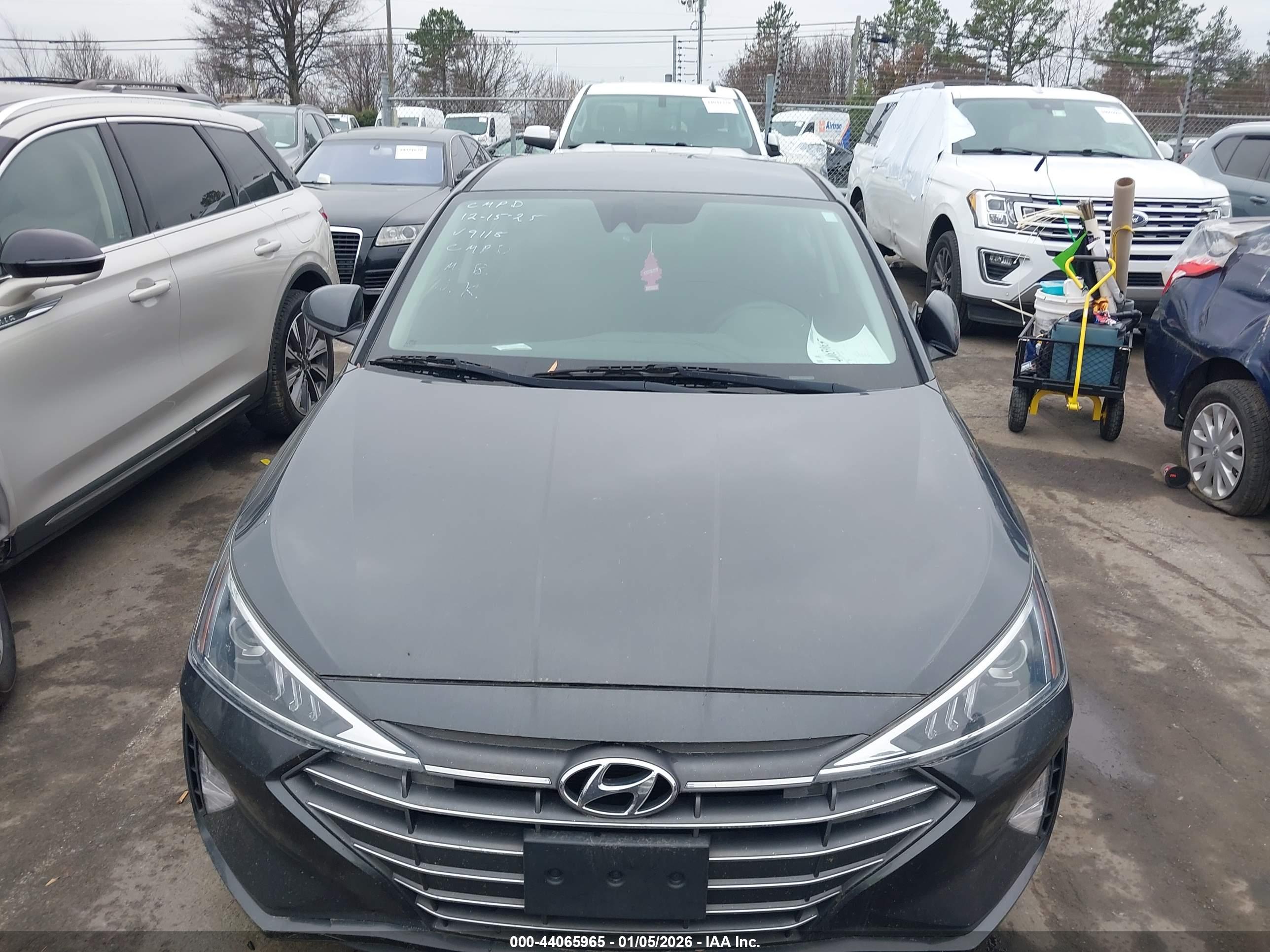 HYUNDAI ELANTRA image 6