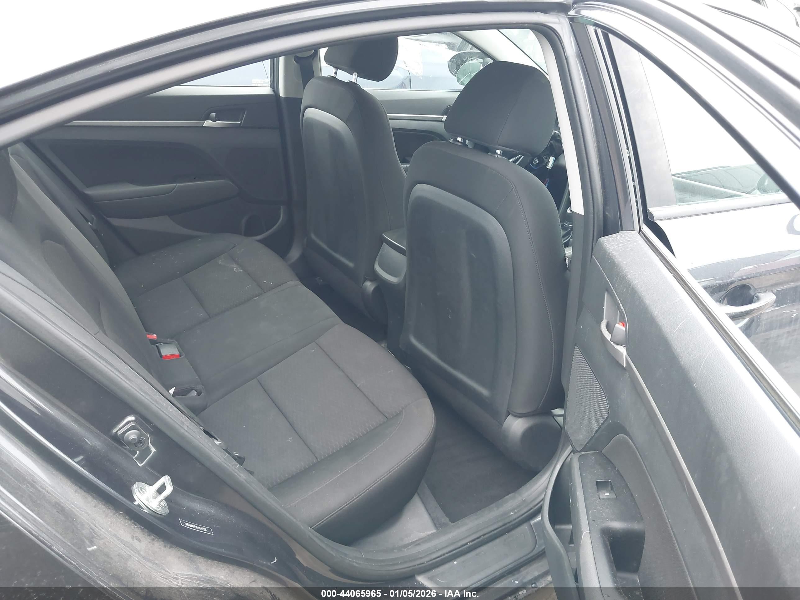 HYUNDAI ELANTRA image 8