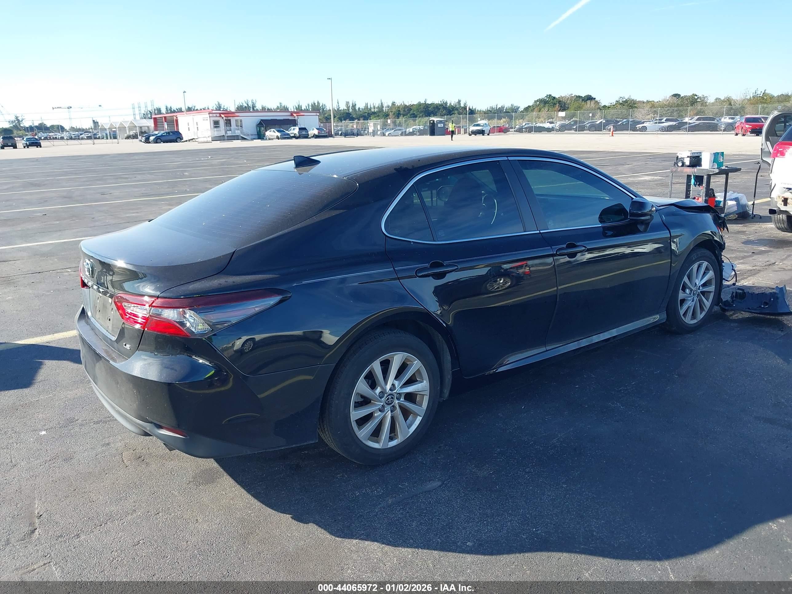 TOYOTA CAMRY image 4