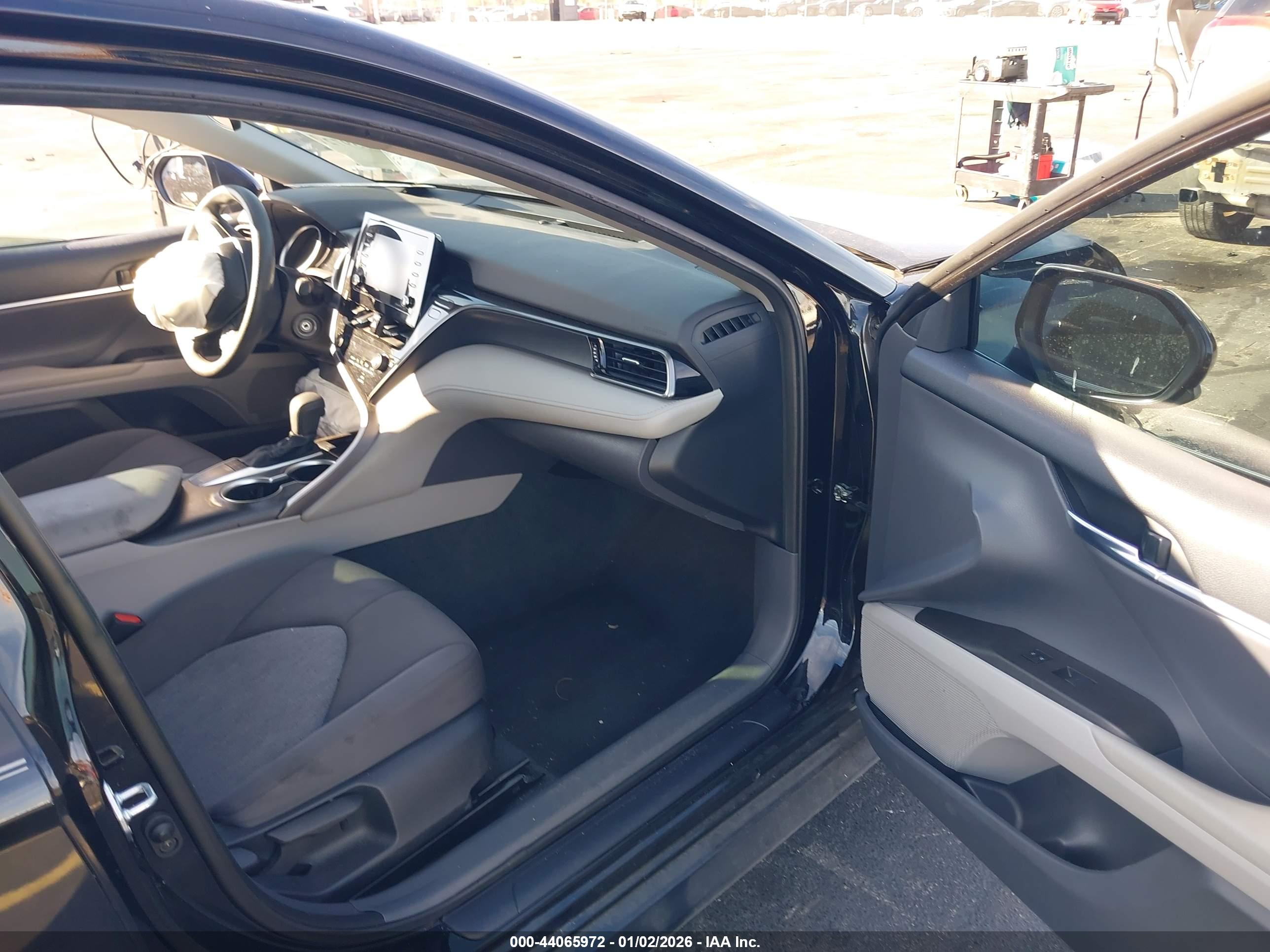 TOYOTA CAMRY image 5