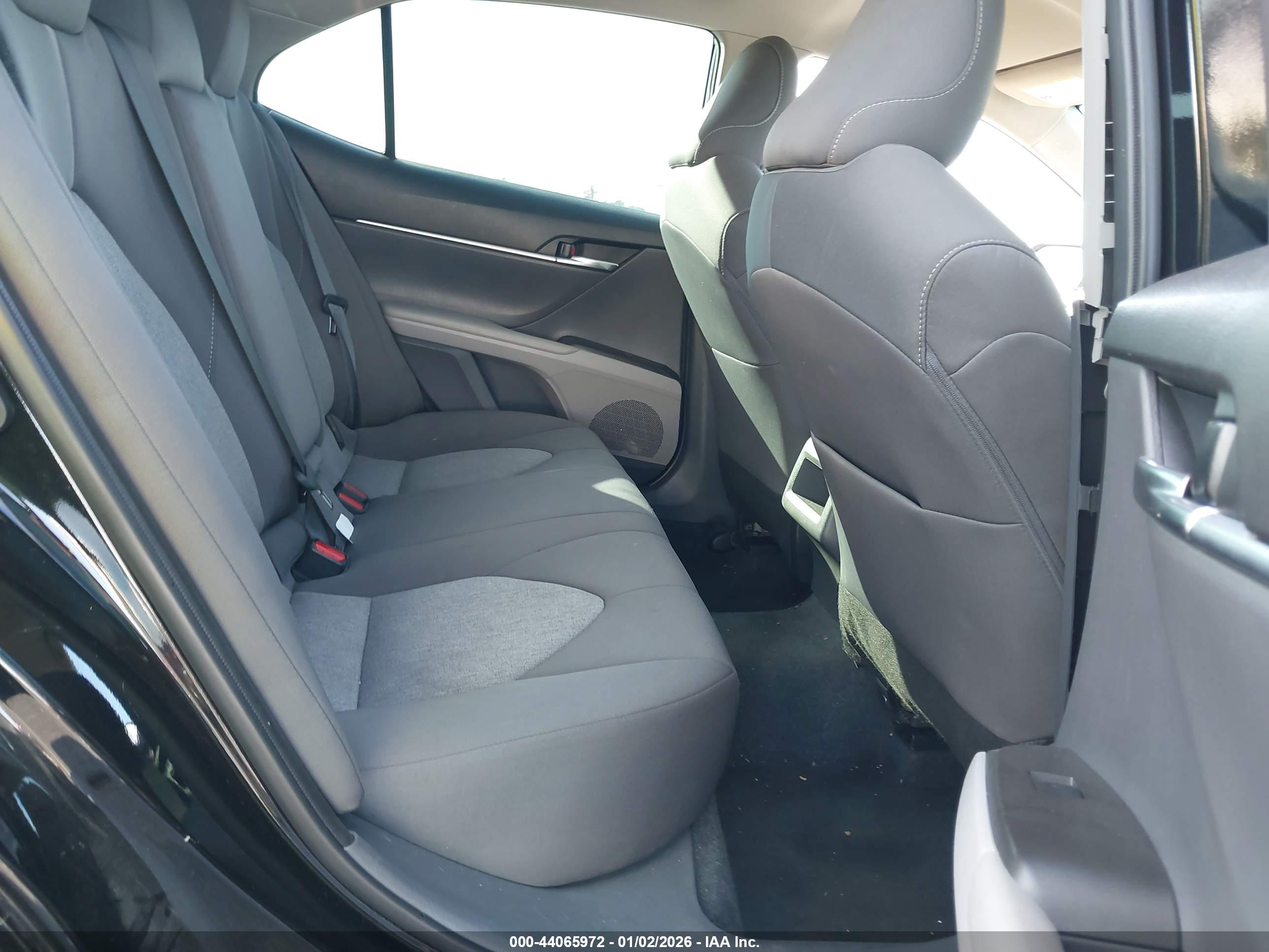 TOYOTA CAMRY image 8