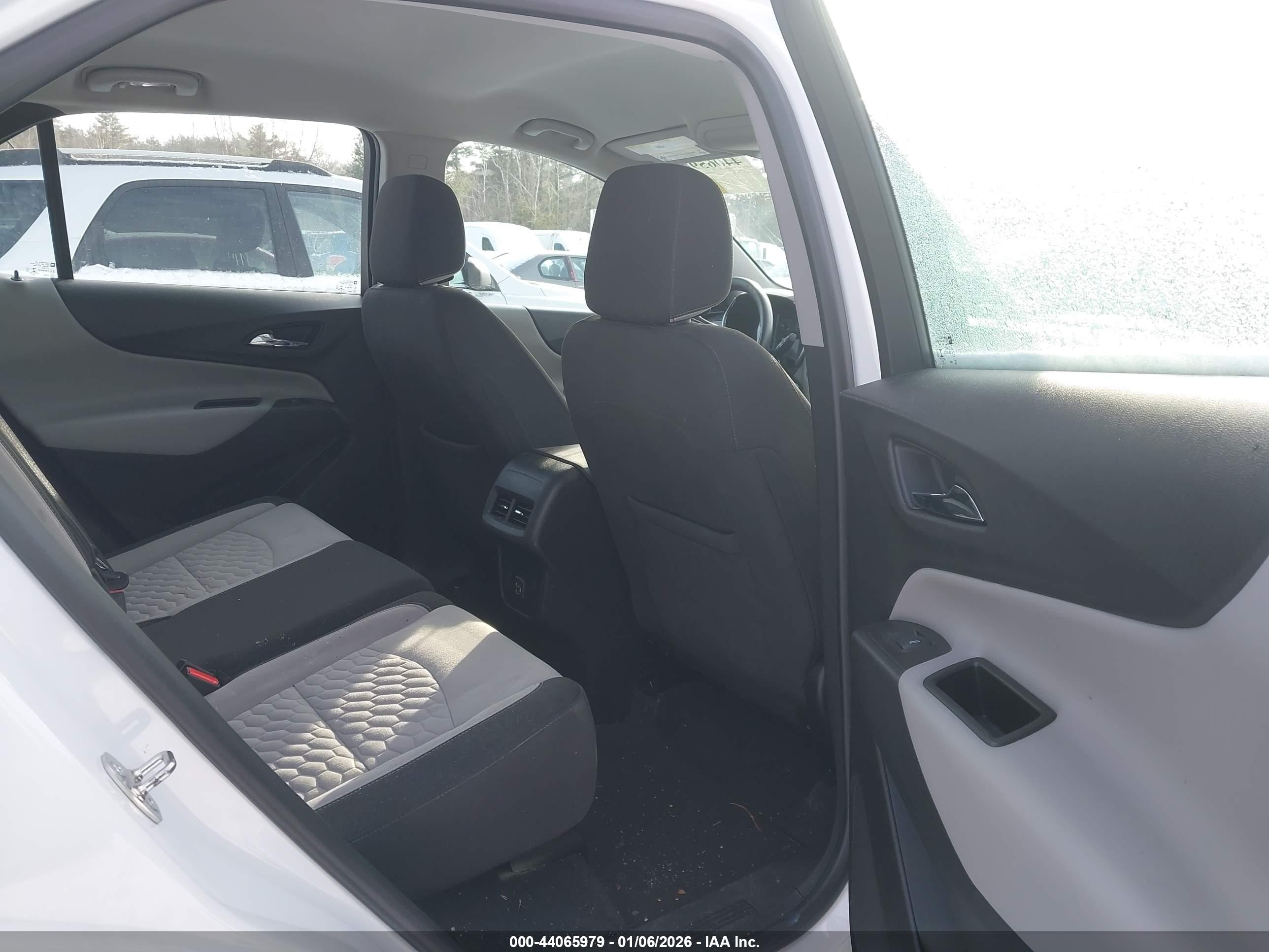 CHEVROLET EQUINOX image 8