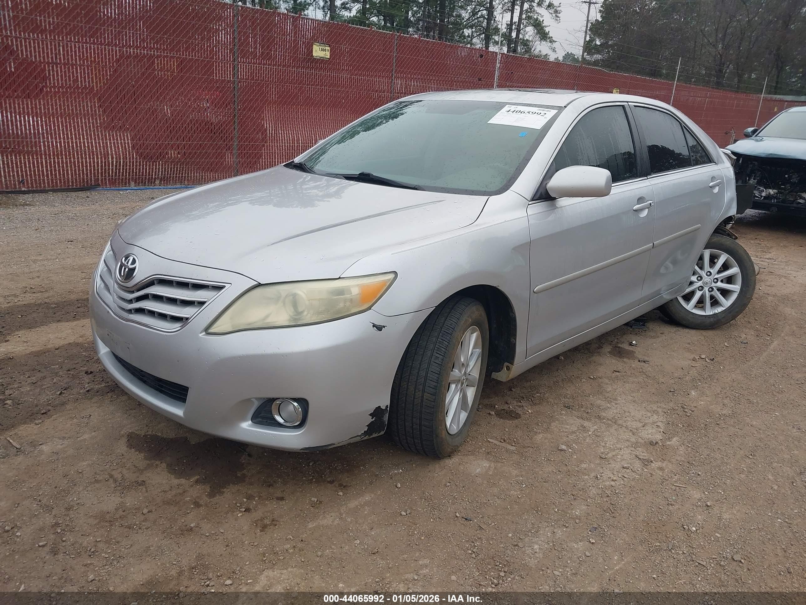 TOYOTA CAMRY image 2