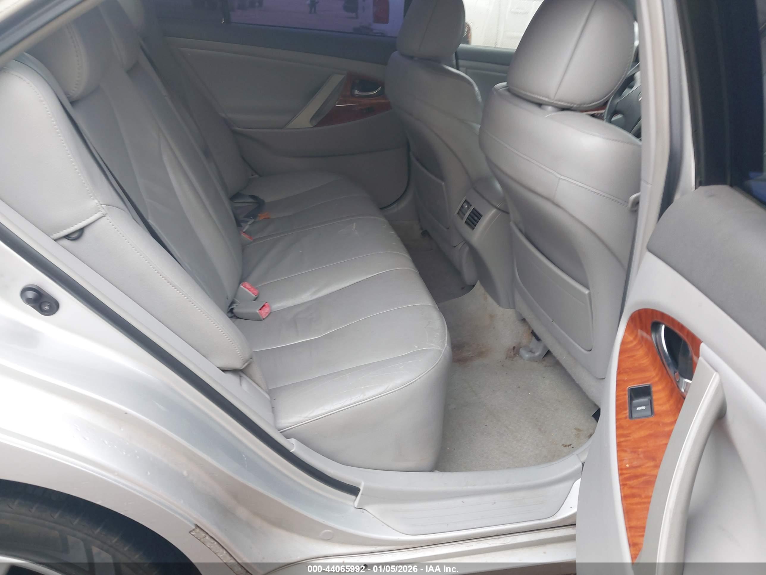 TOYOTA CAMRY image 8