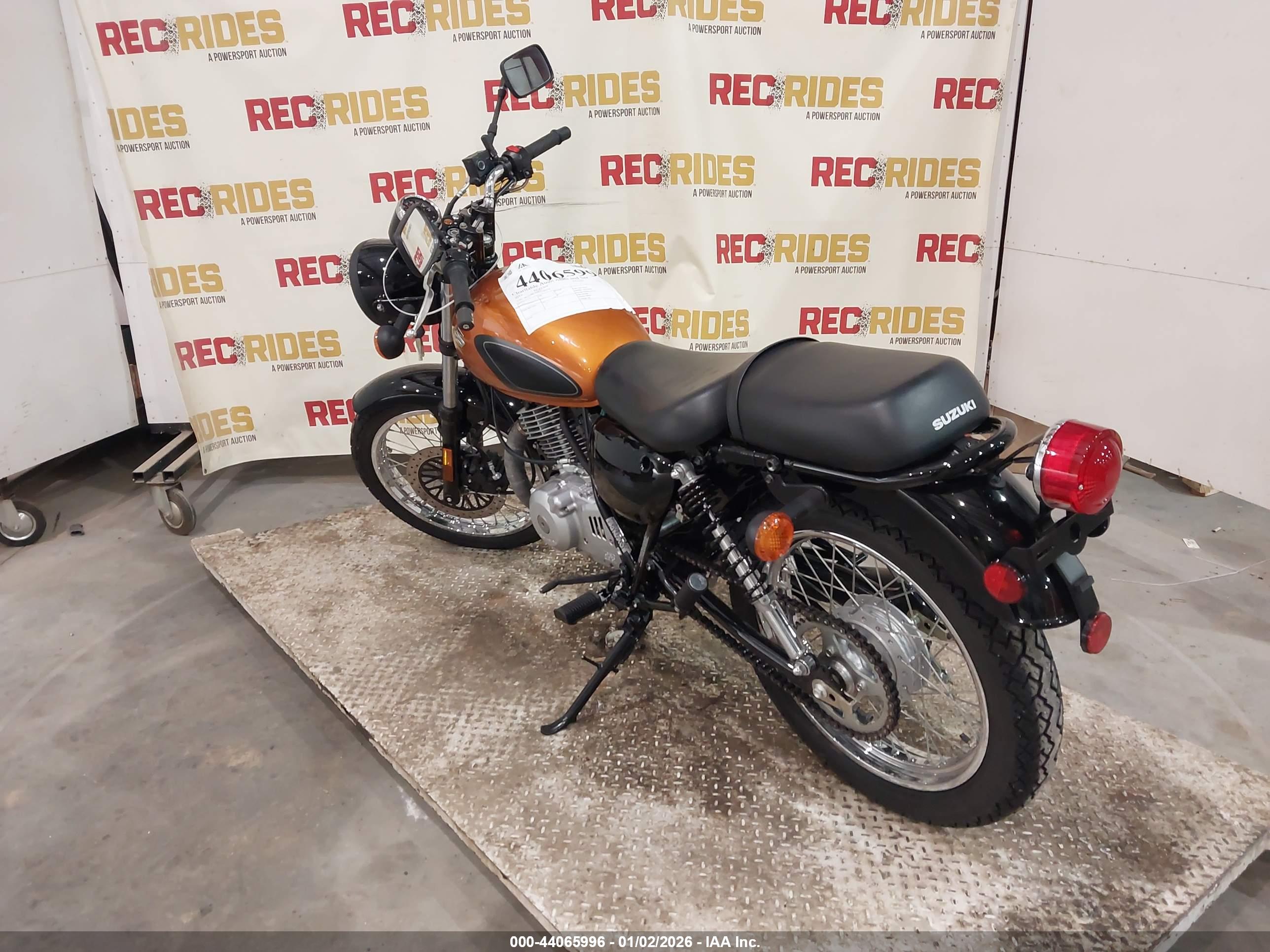 SUZUKI TU250 image 3