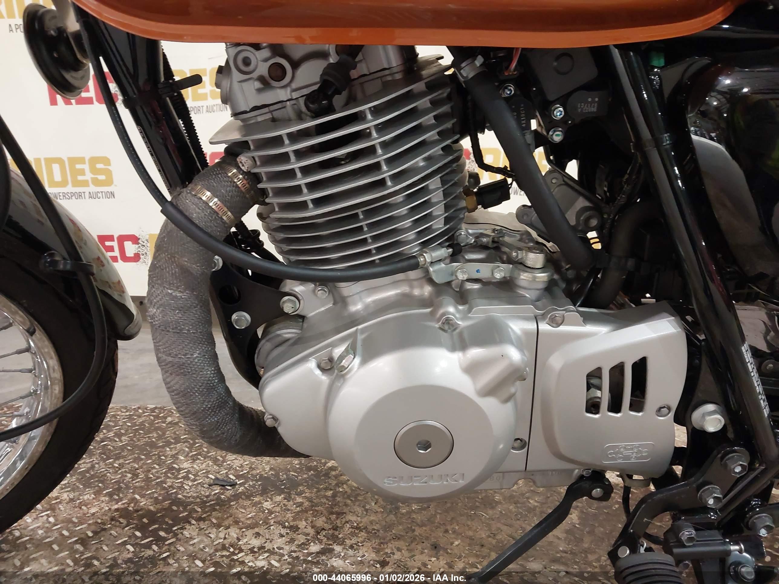SUZUKI TU250 image 9