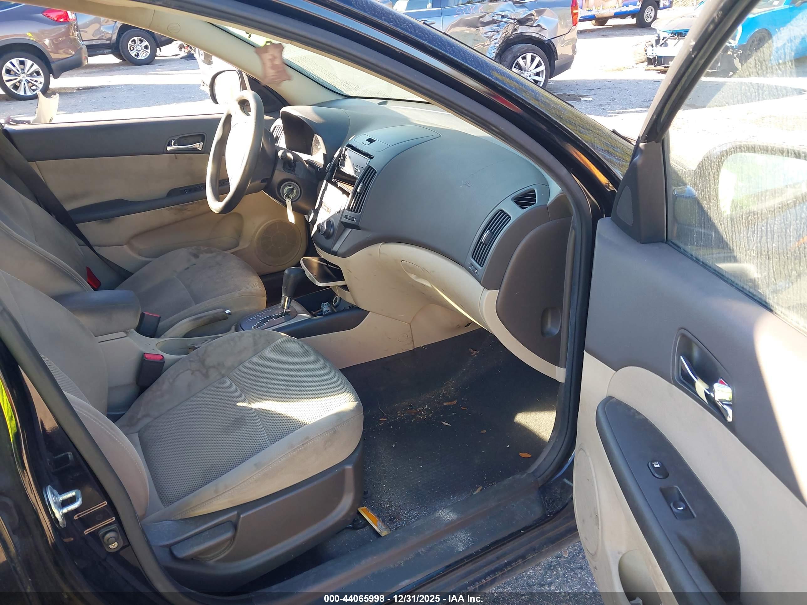 HYUNDAI ELANTRA image 5