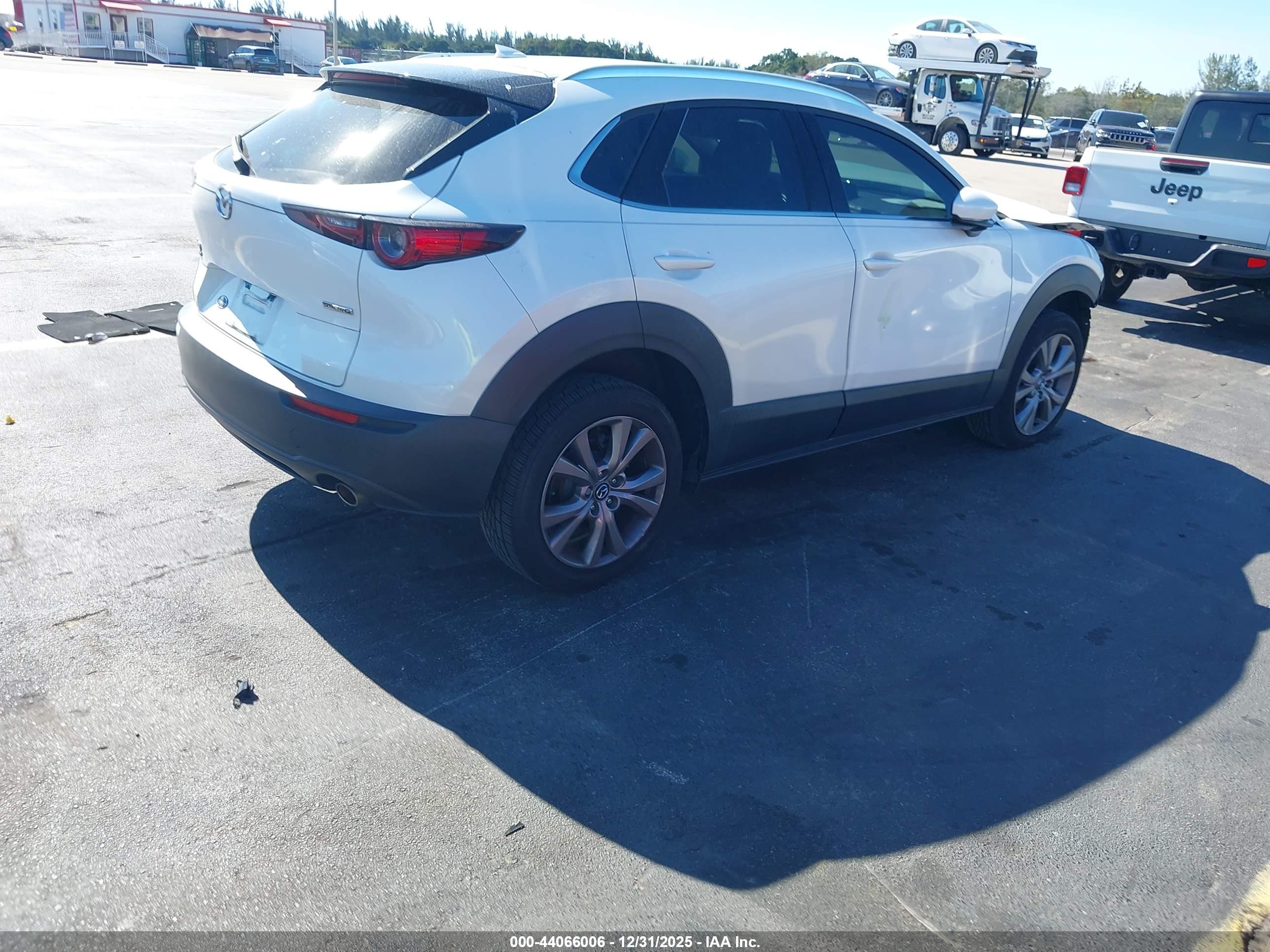 MAZDA CX-30 image 4