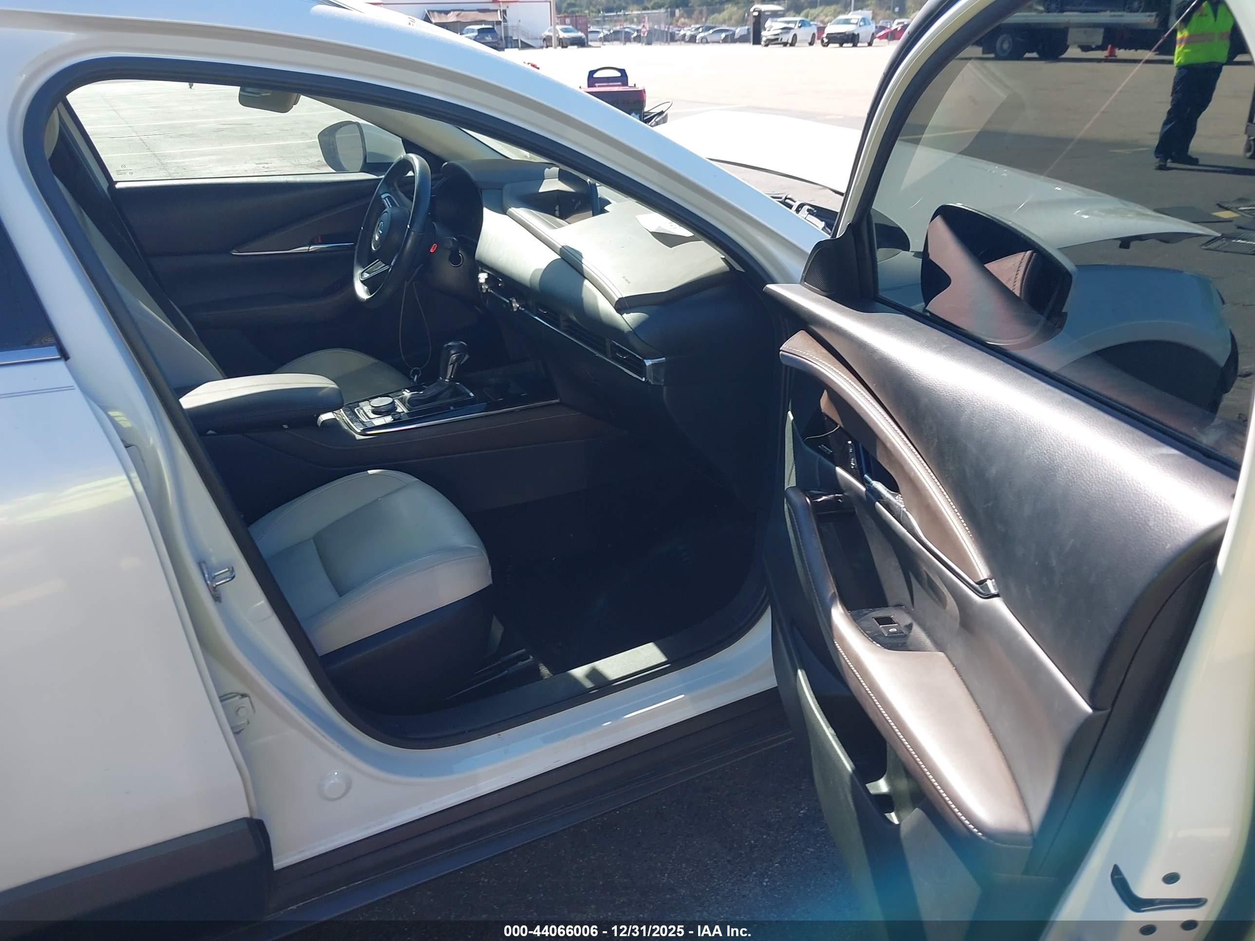 MAZDA CX-30 image 5