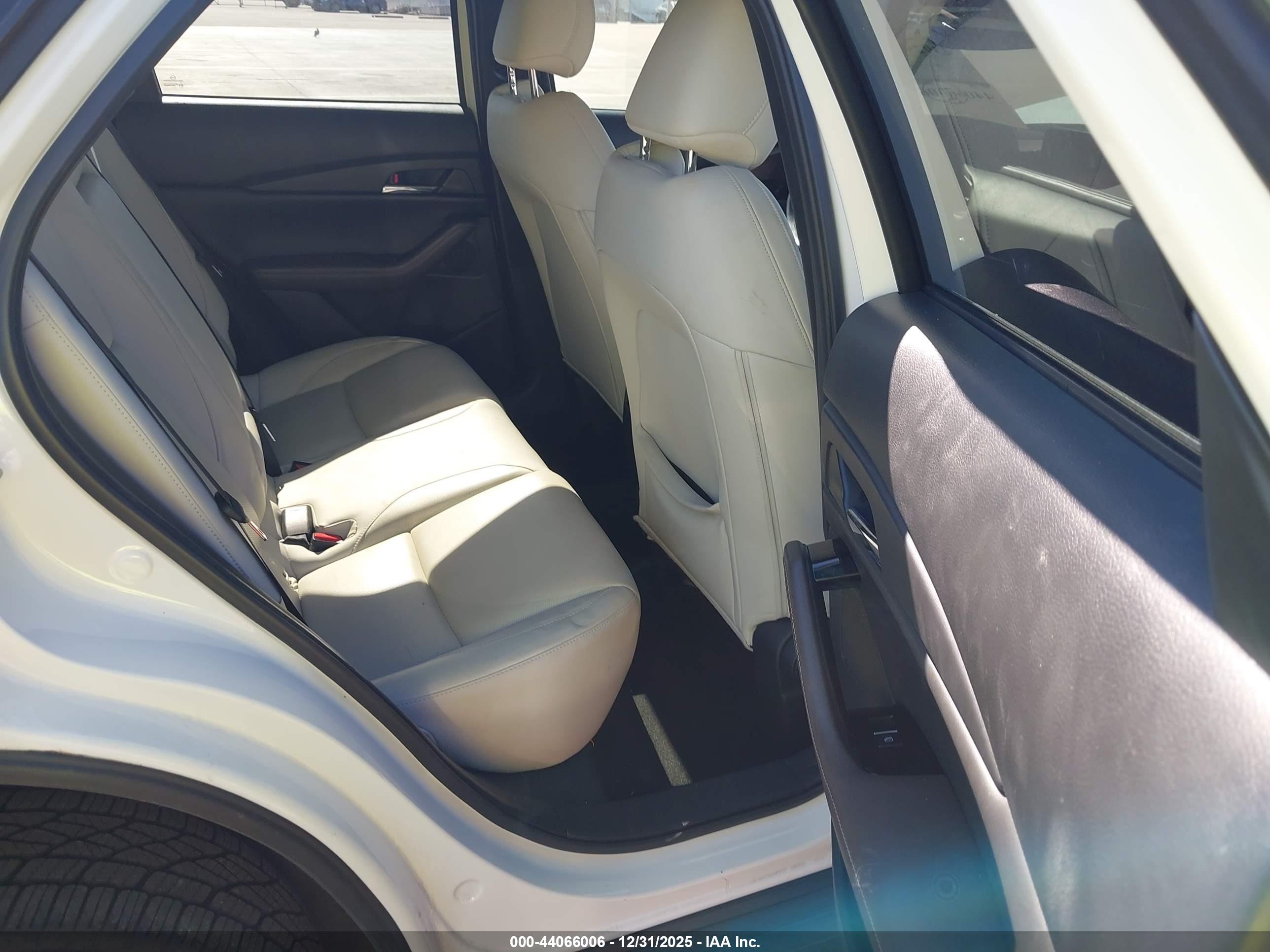 MAZDA CX-30 image 8