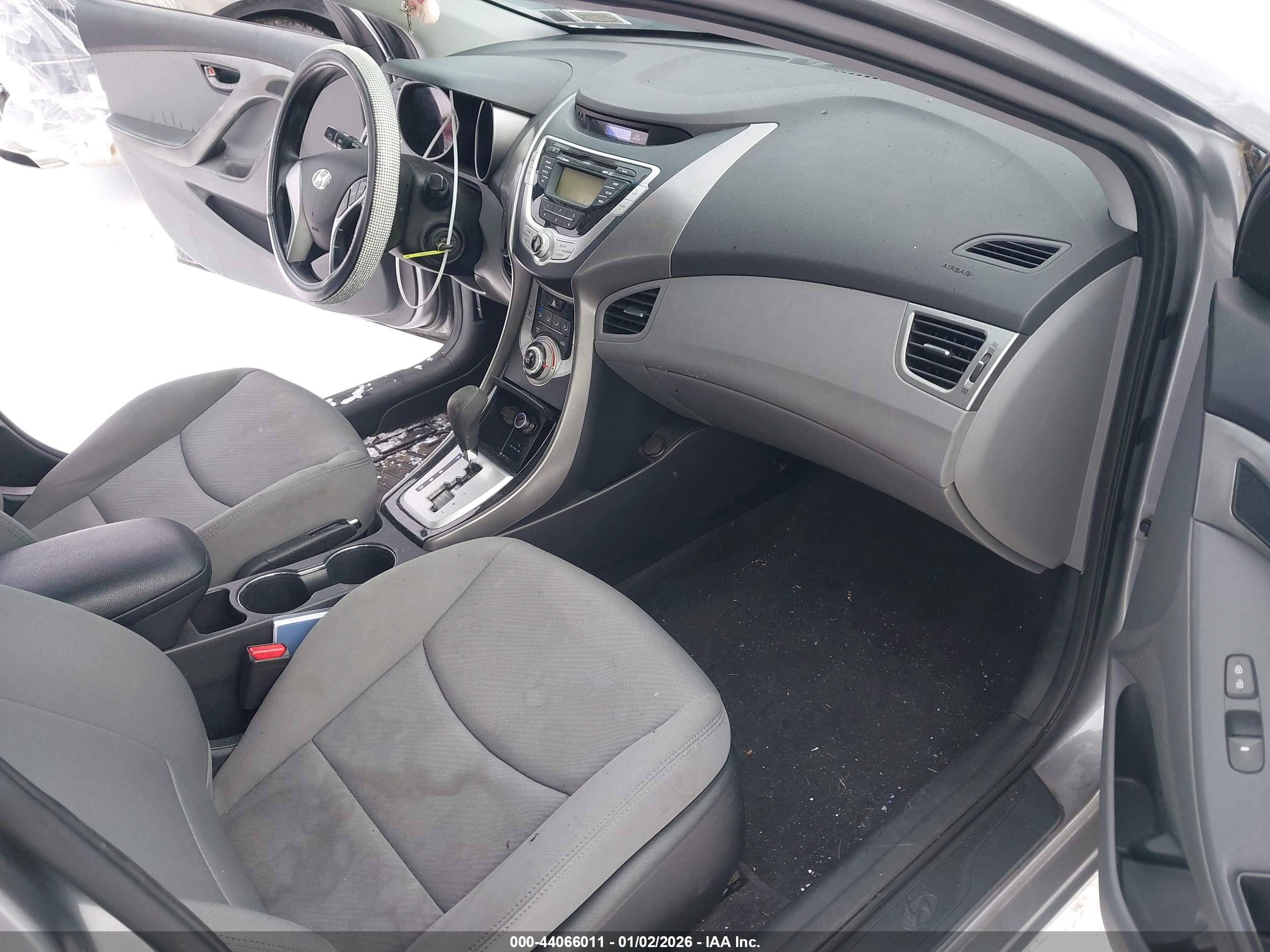 HYUNDAI ELANTRA image 5